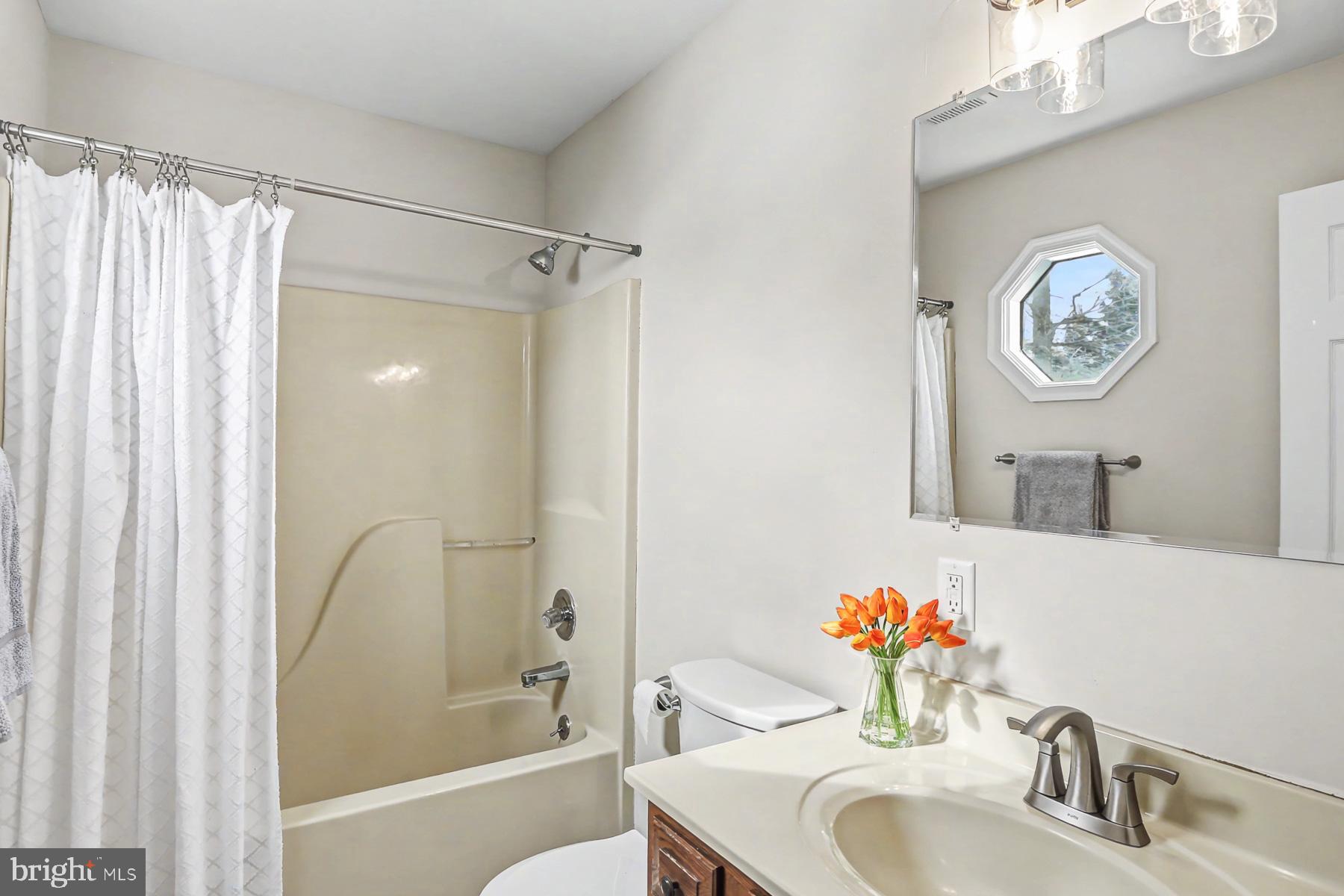 LAWNFORD ACRES - Residential