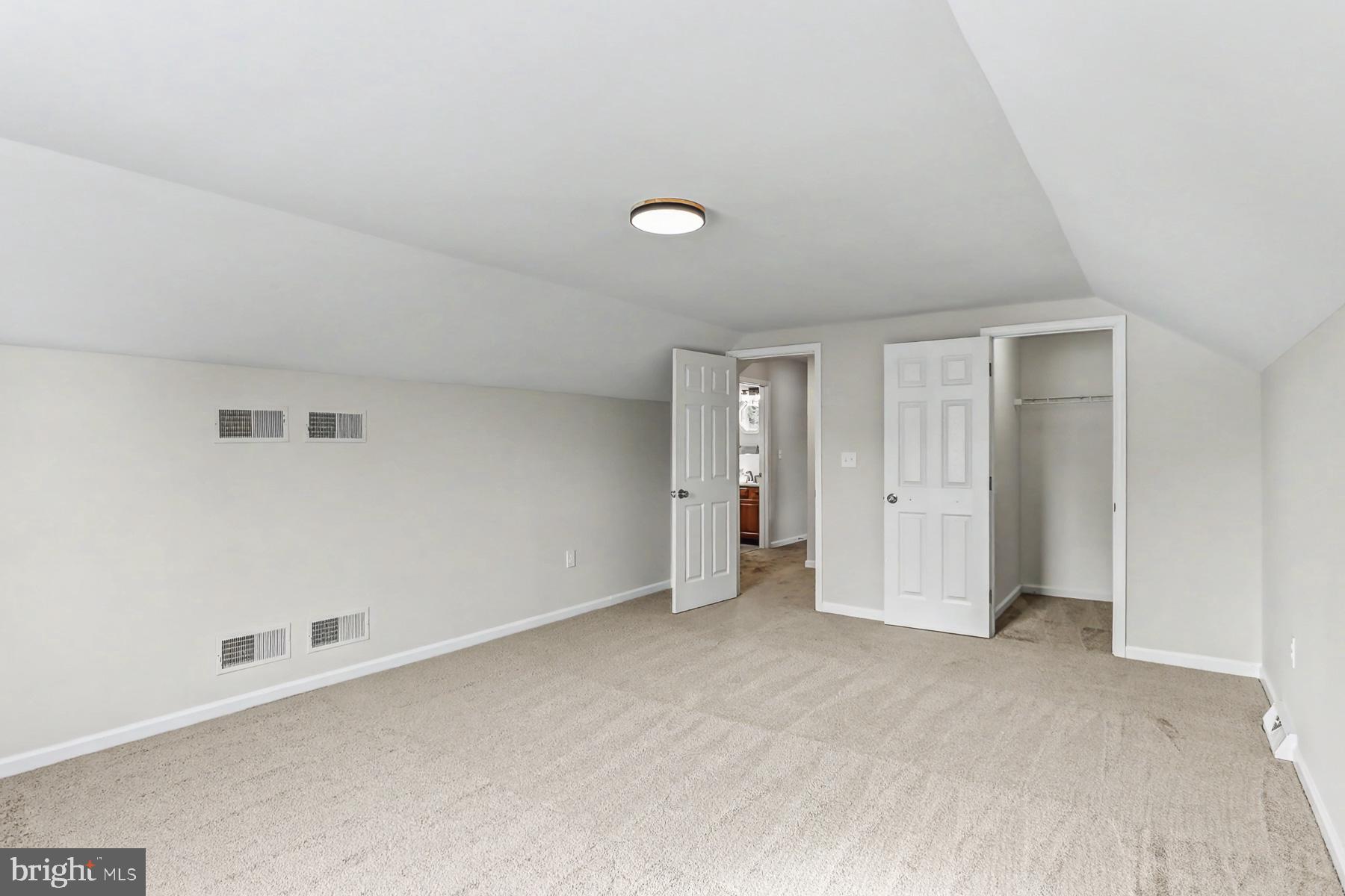 LAWNFORD ACRES - Residential