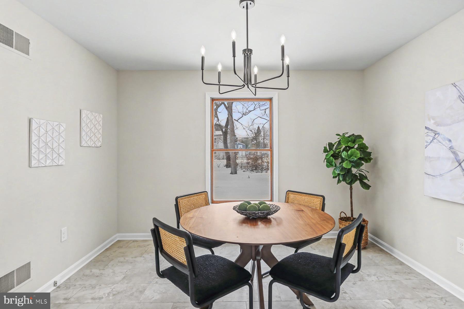 LAWNFORD ACRES - Residential