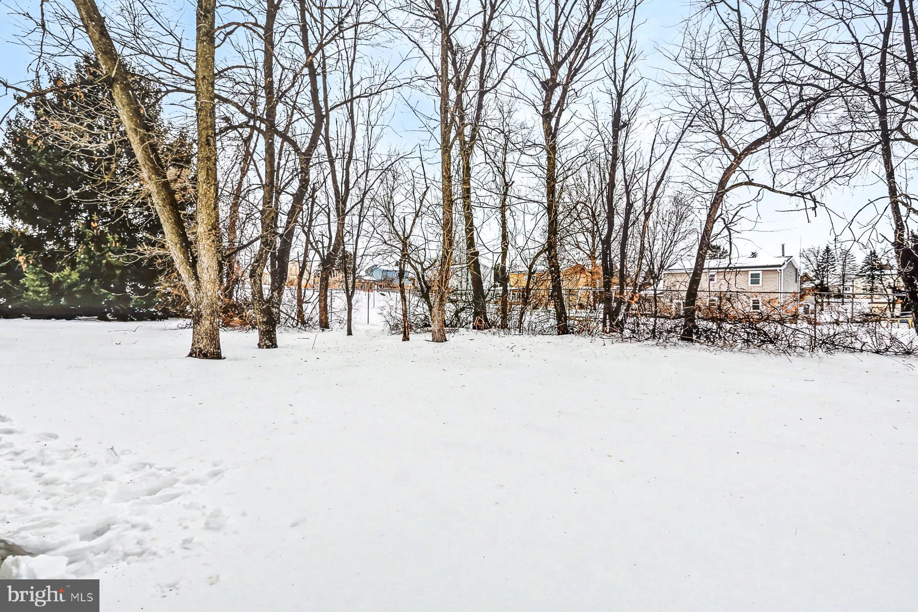 LAWNFORD ACRES - Residential