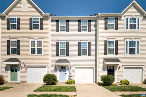 Townhouse For Sale - 2066 Elm Tree Ct Ct<br/> CHARLOTTESVILLE, VA 22911
