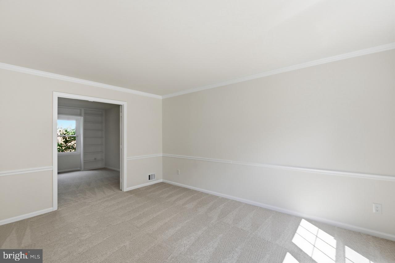 LONGWOOD KNOLLS - Residential