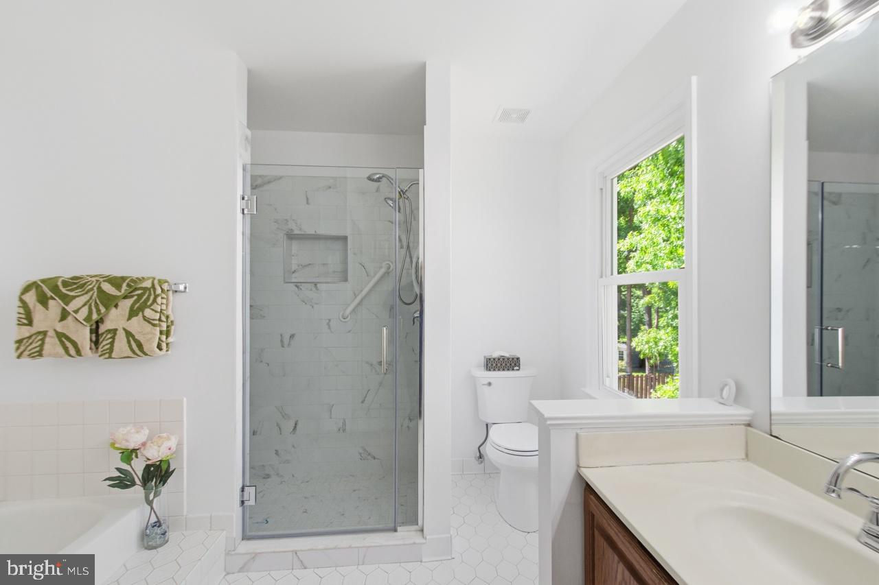 LONGWOOD KNOLLS - Residential