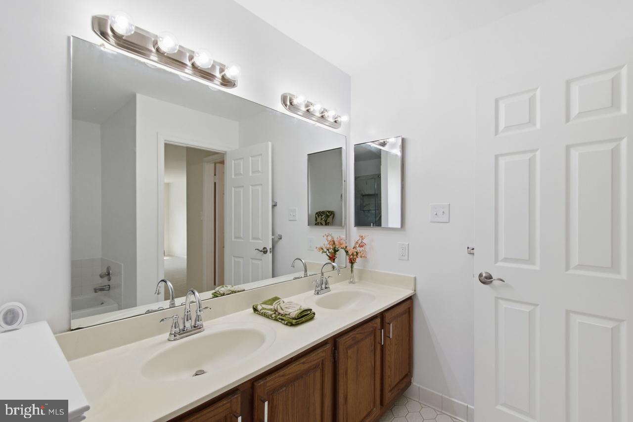 LONGWOOD KNOLLS - Residential
