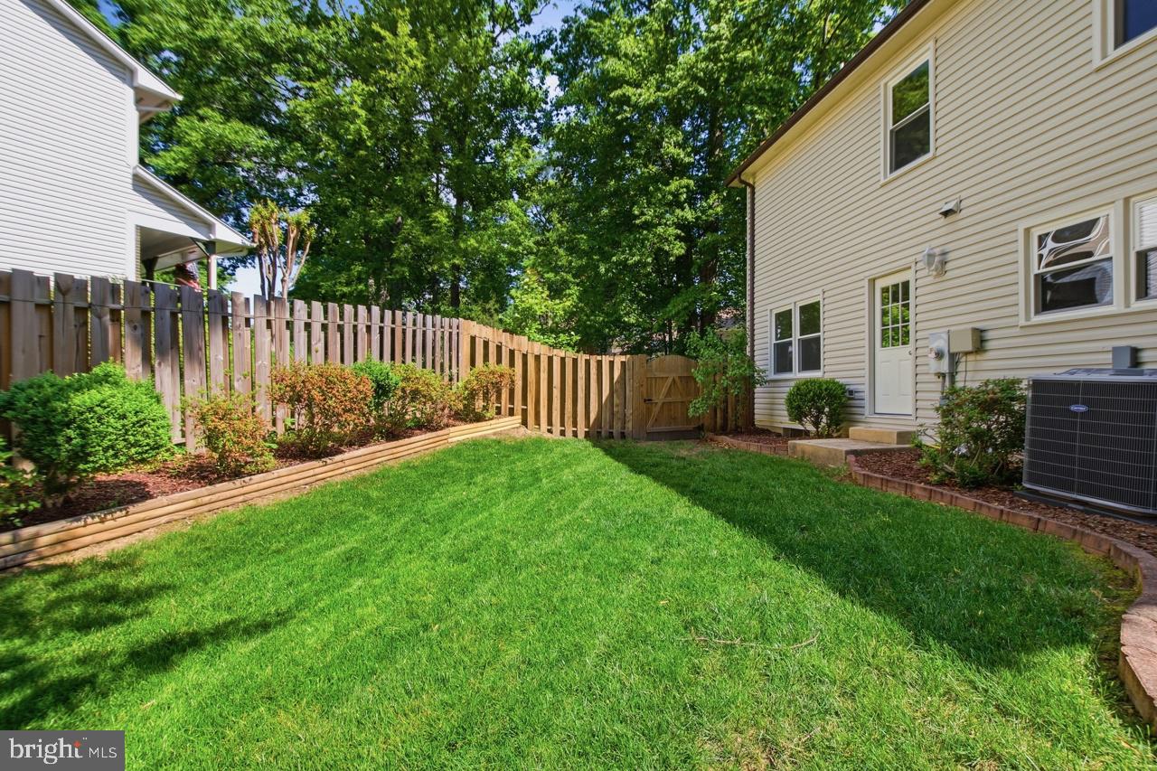 LONGWOOD KNOLLS - Residential