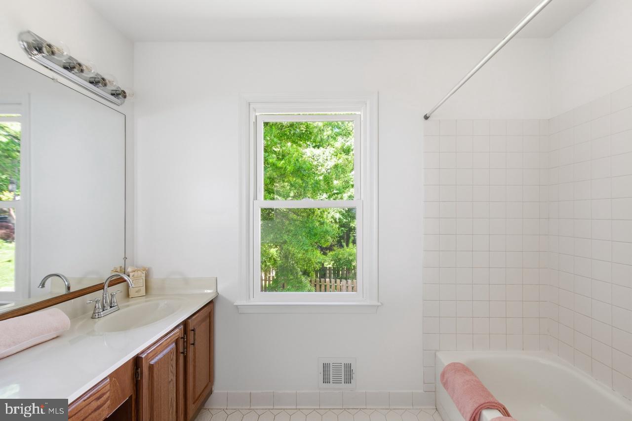 LONGWOOD KNOLLS - Residential