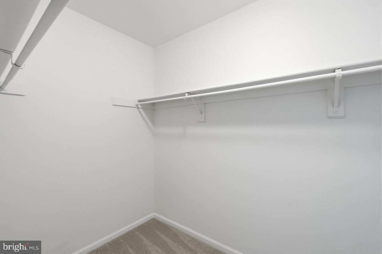 LONGWOOD KNOLLS - Residential
