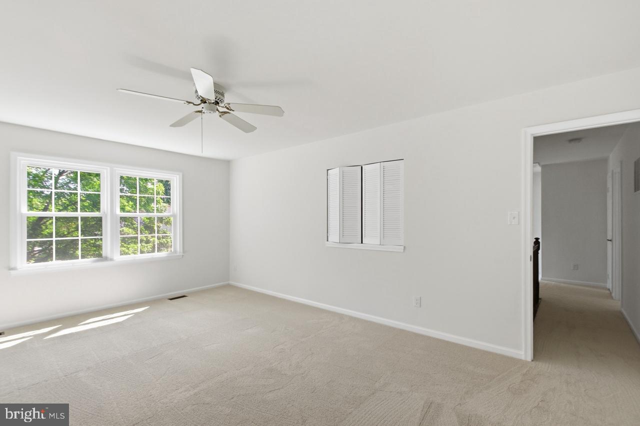 LONGWOOD KNOLLS - Residential
