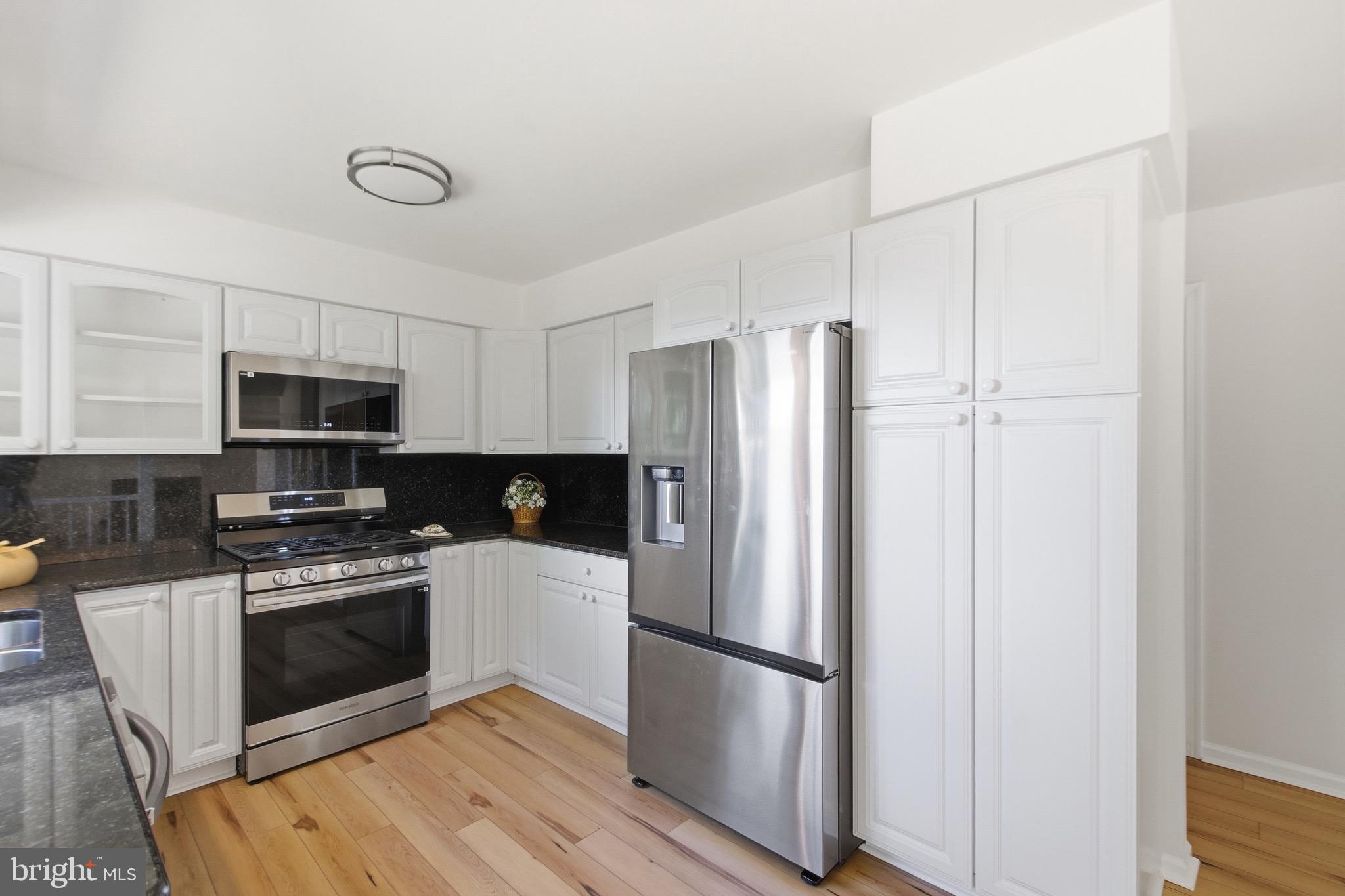 LONGWOOD KNOLLS - Residential