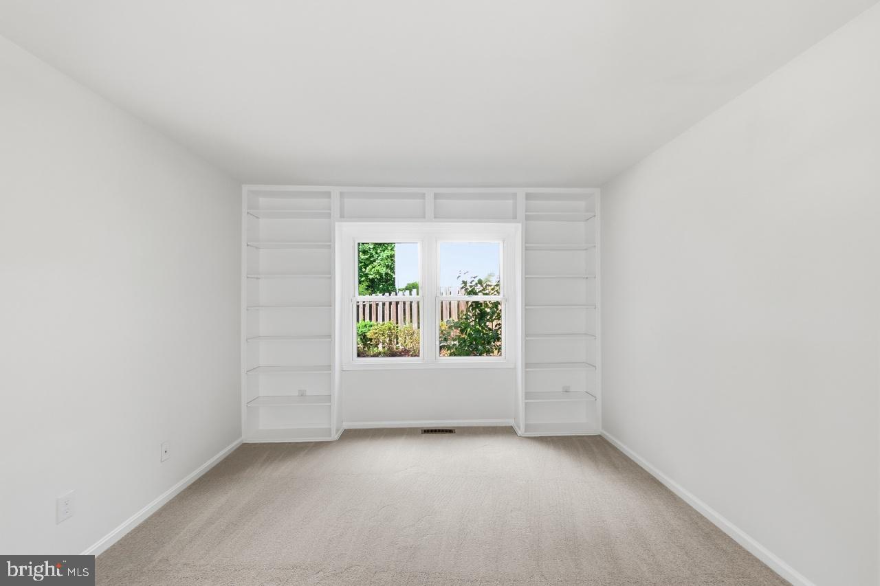 LONGWOOD KNOLLS - Residential