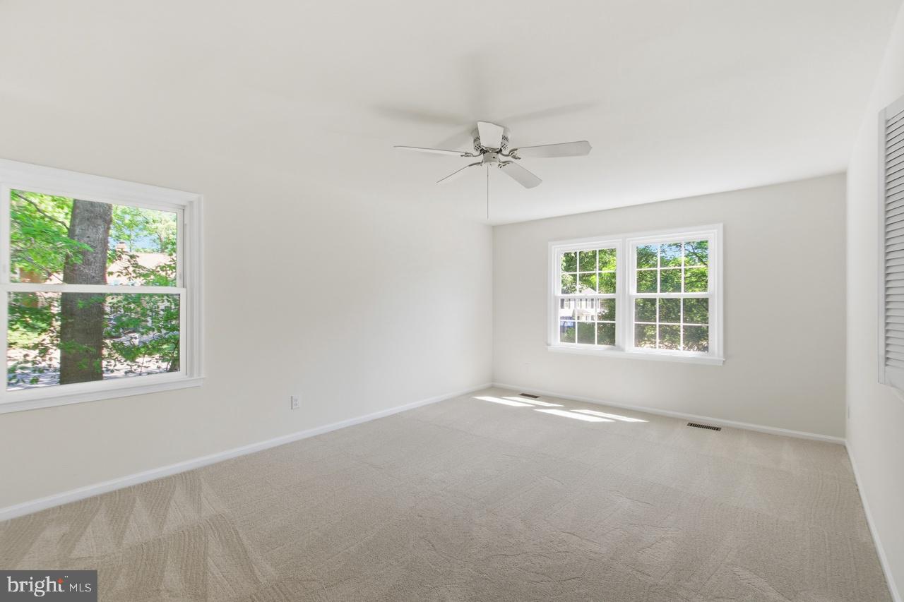 LONGWOOD KNOLLS - Residential