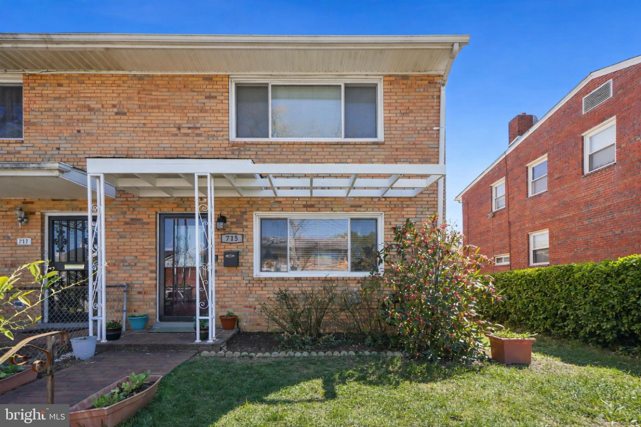 715 DELAFIELD STREET NE