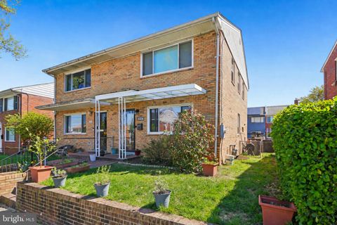 715 DELAFIELD STREET NE WASHINGTON DC 20017
