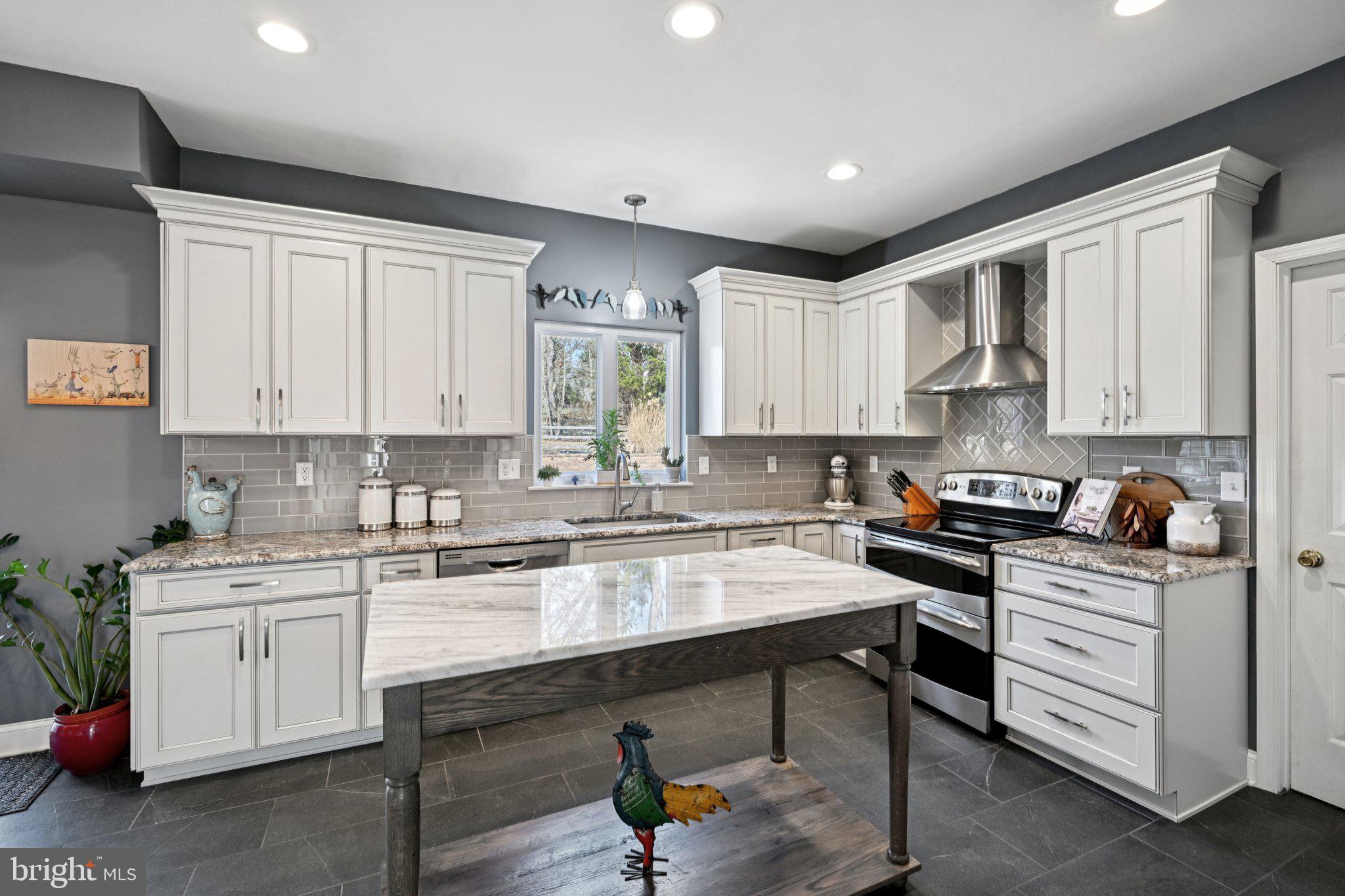 ROCKFORD ESTATES - Residential