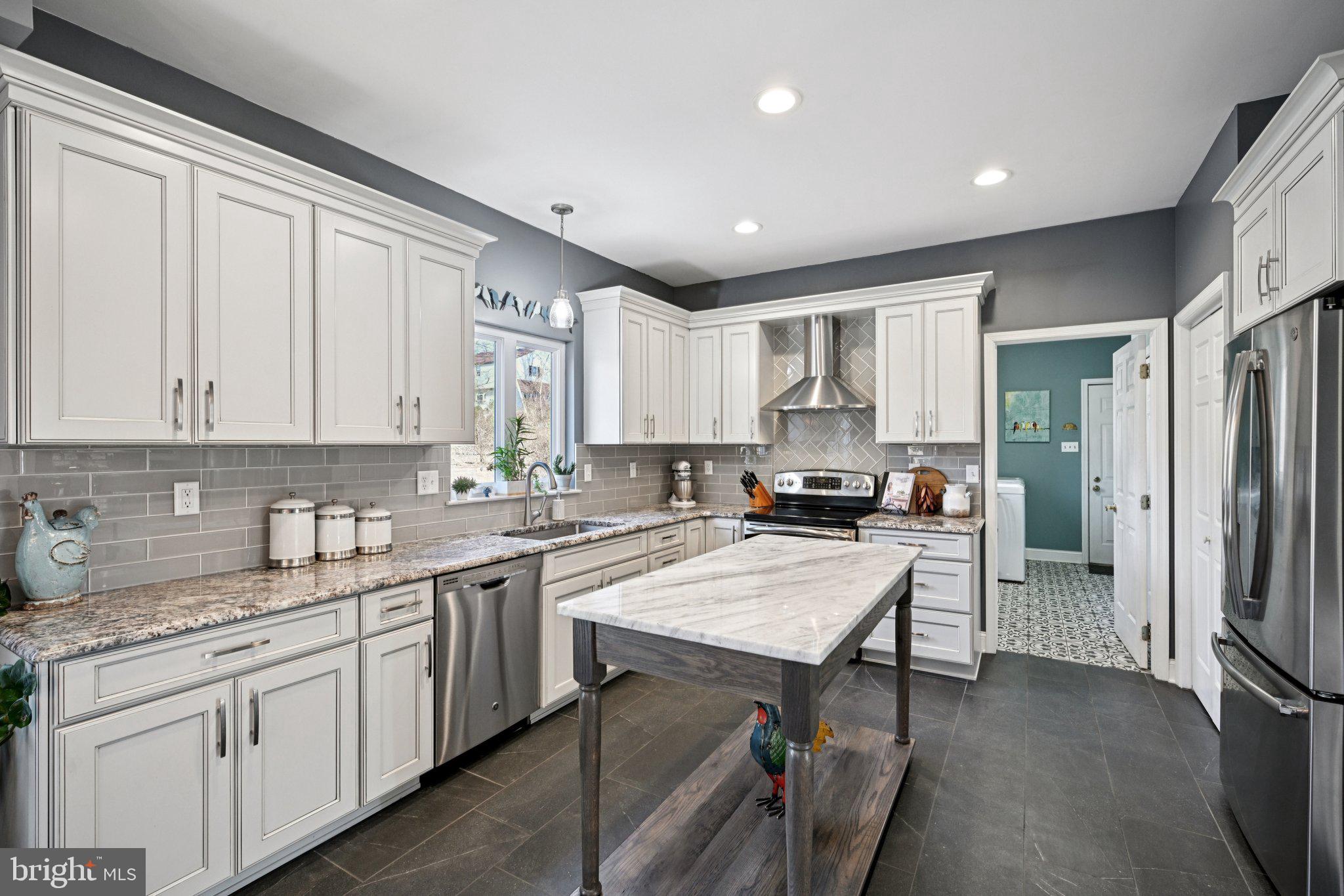 ROCKFORD ESTATES - Residential