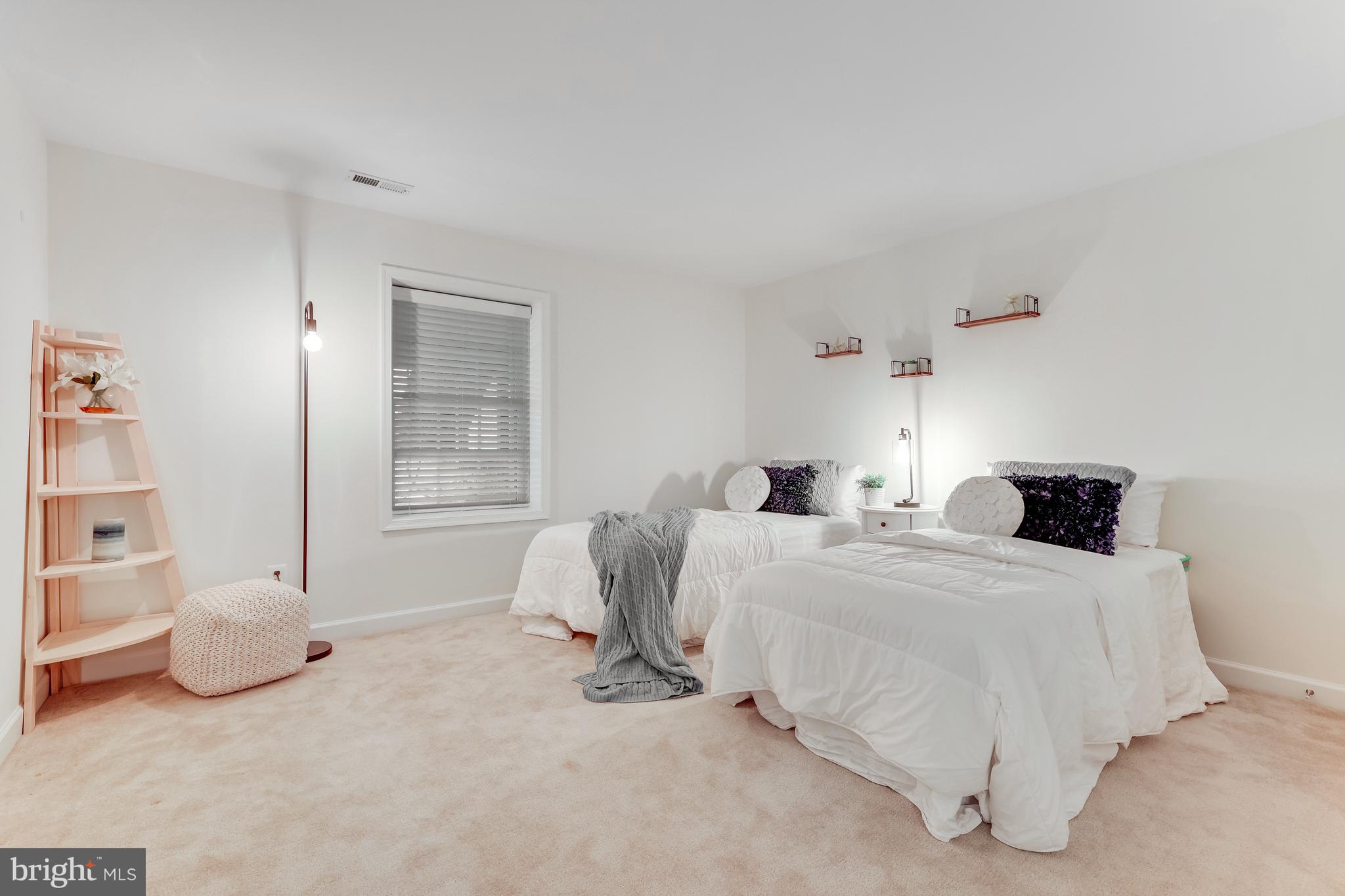 SALONA VILLAGE - Residential