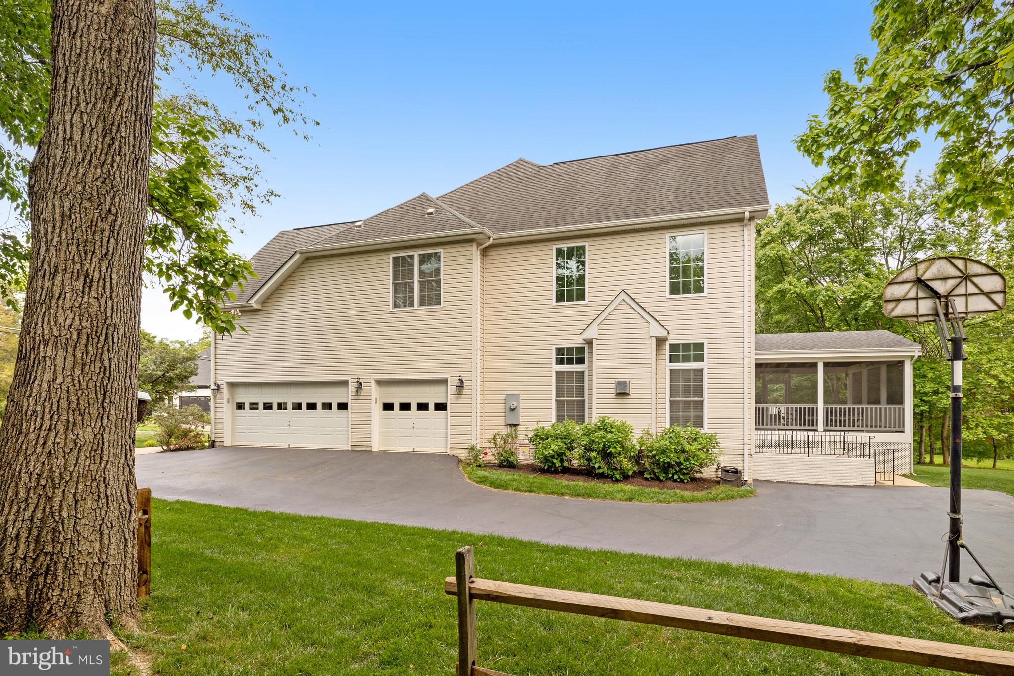 SALONA VILLAGE - Residential