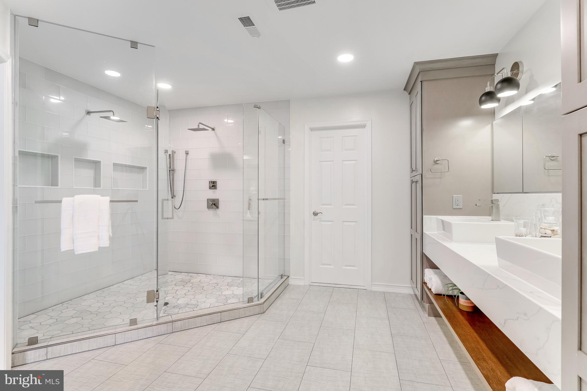 SALONA VILLAGE - Residential