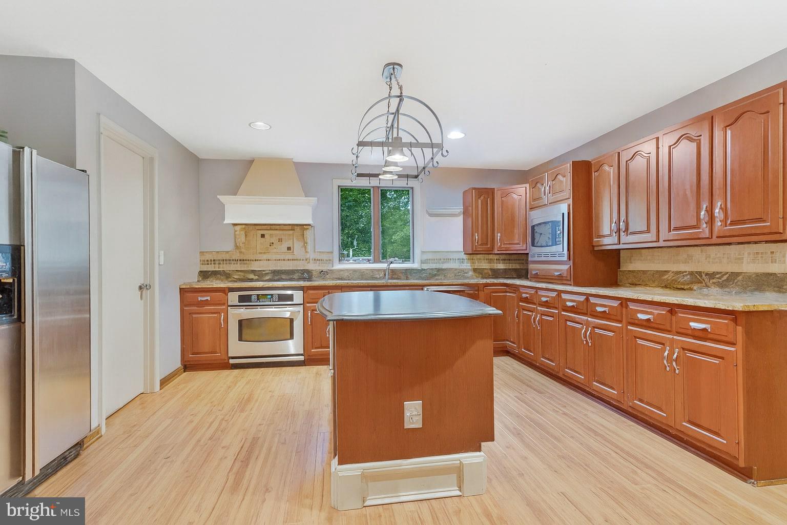 3886 GREENMEADOW LANE