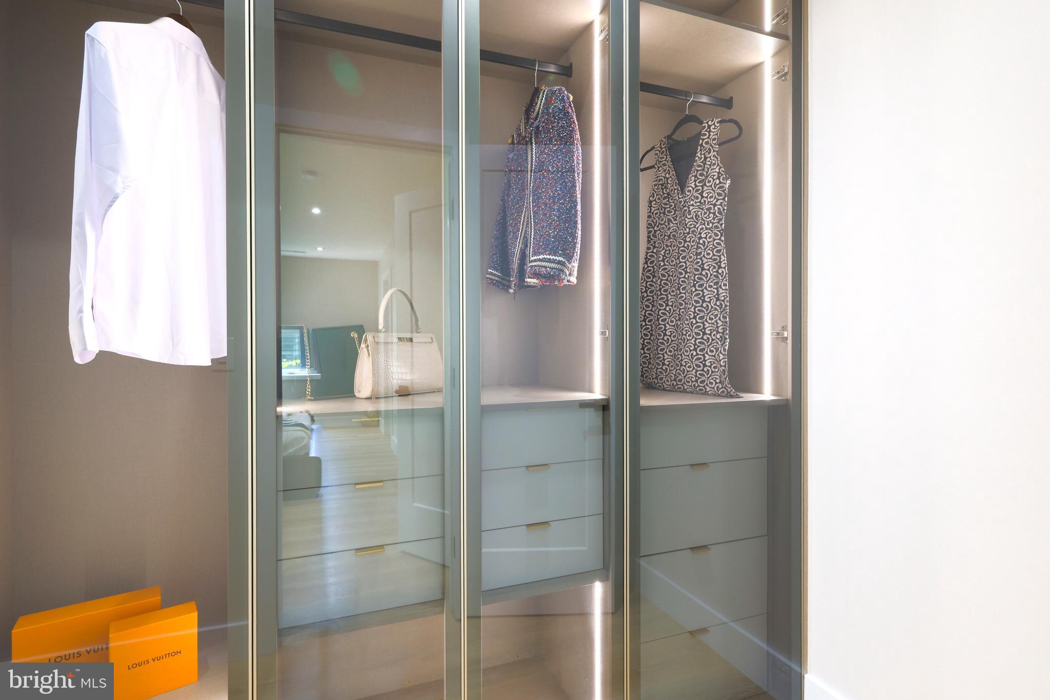 BROOKFIELD - Residential