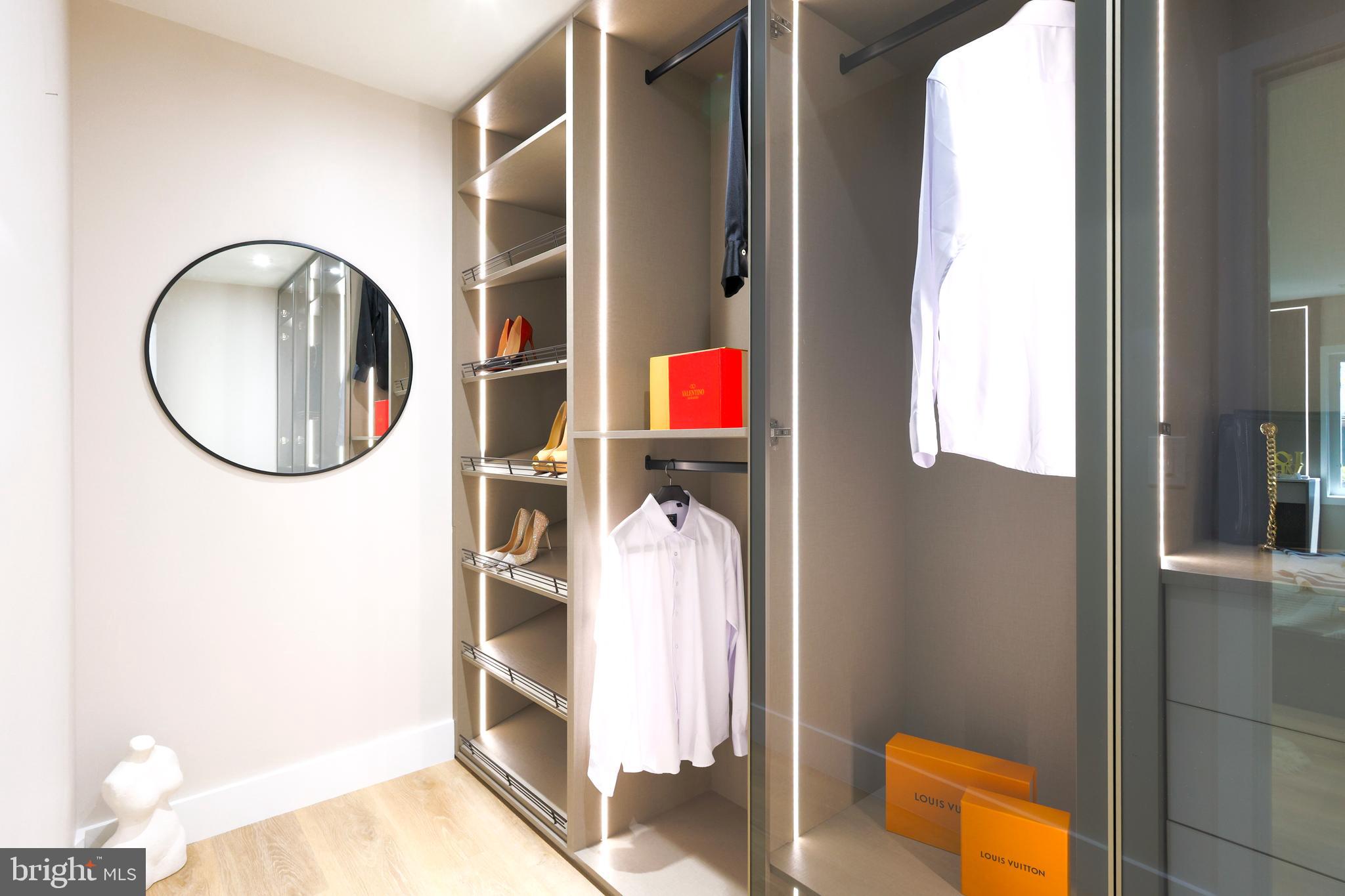 BROOKFIELD - Residential