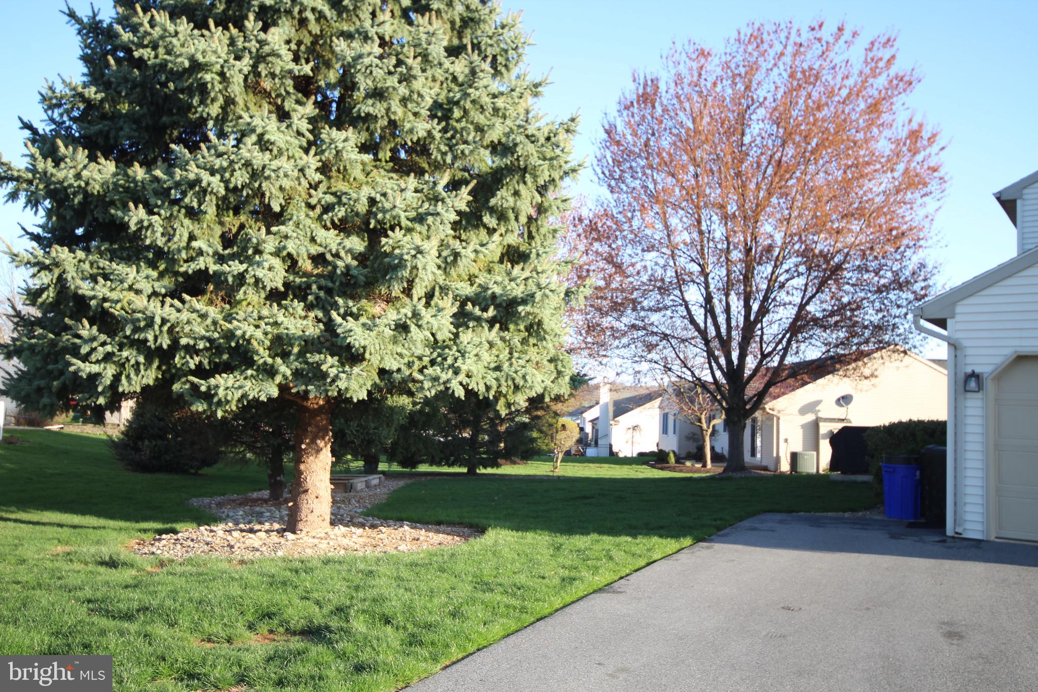 THE OAKS OF N LONDONDERRY - Residential