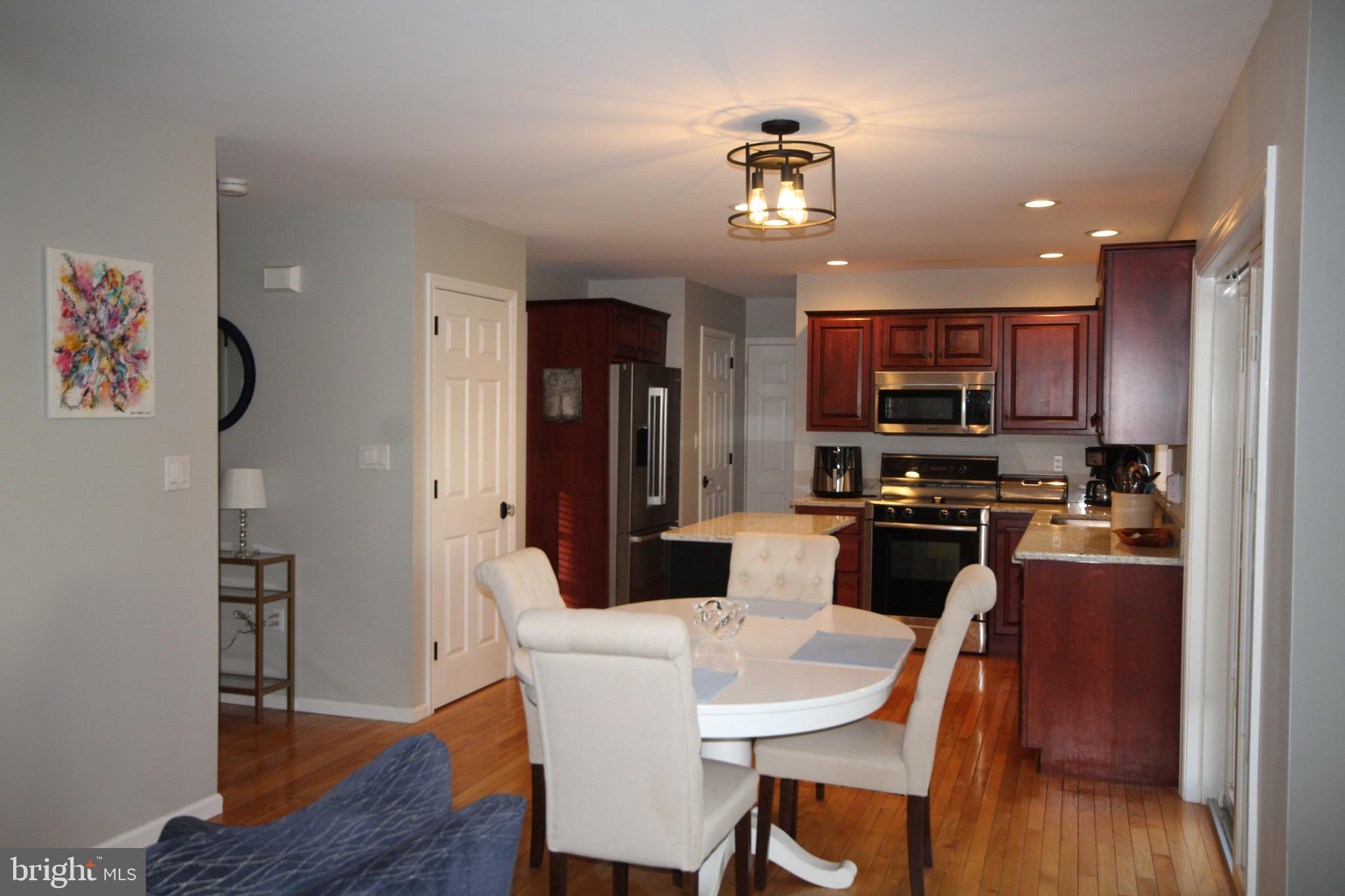 THE OAKS OF N LONDONDERRY - Residential