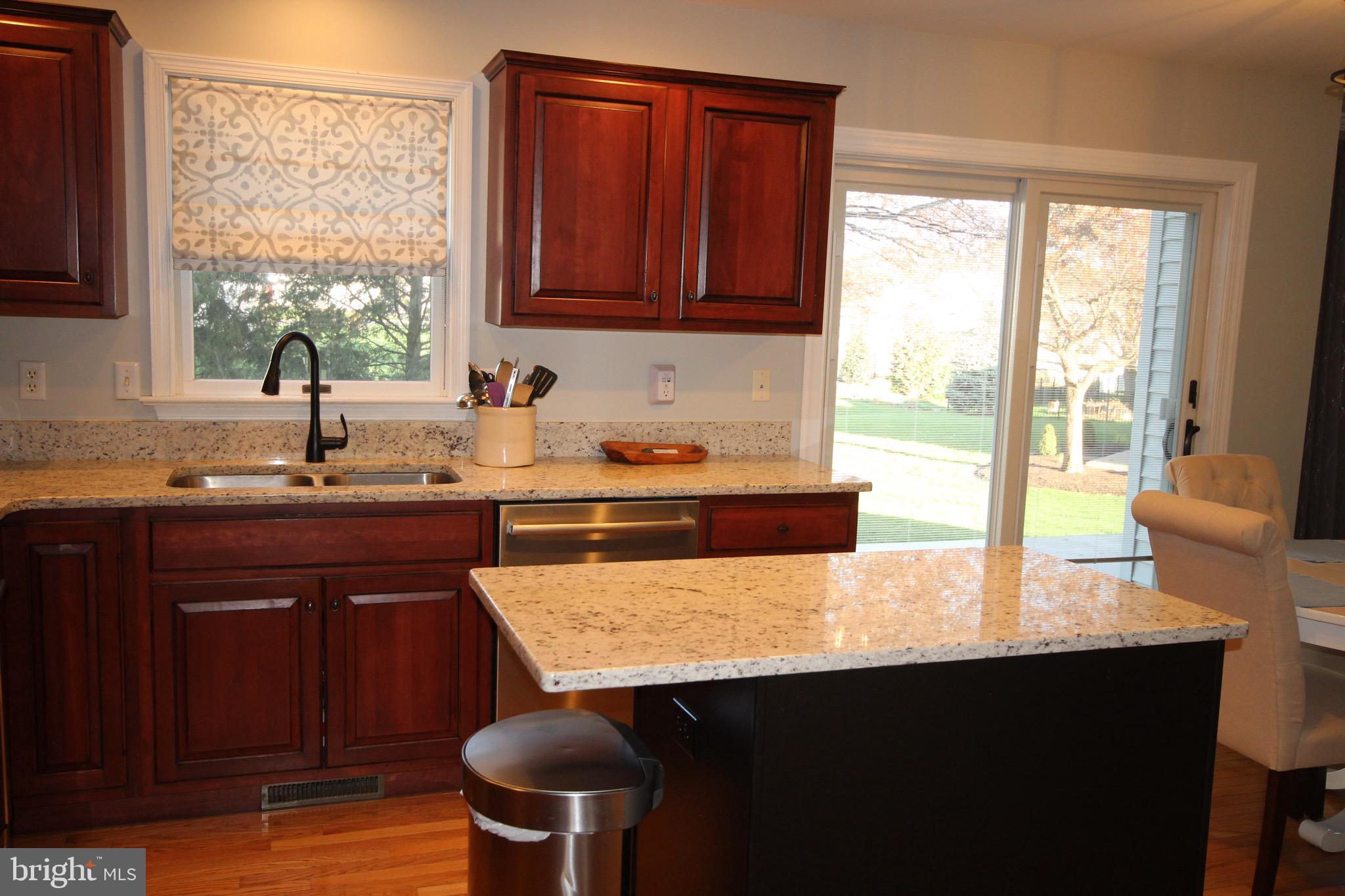 THE OAKS OF N LONDONDERRY - Residential