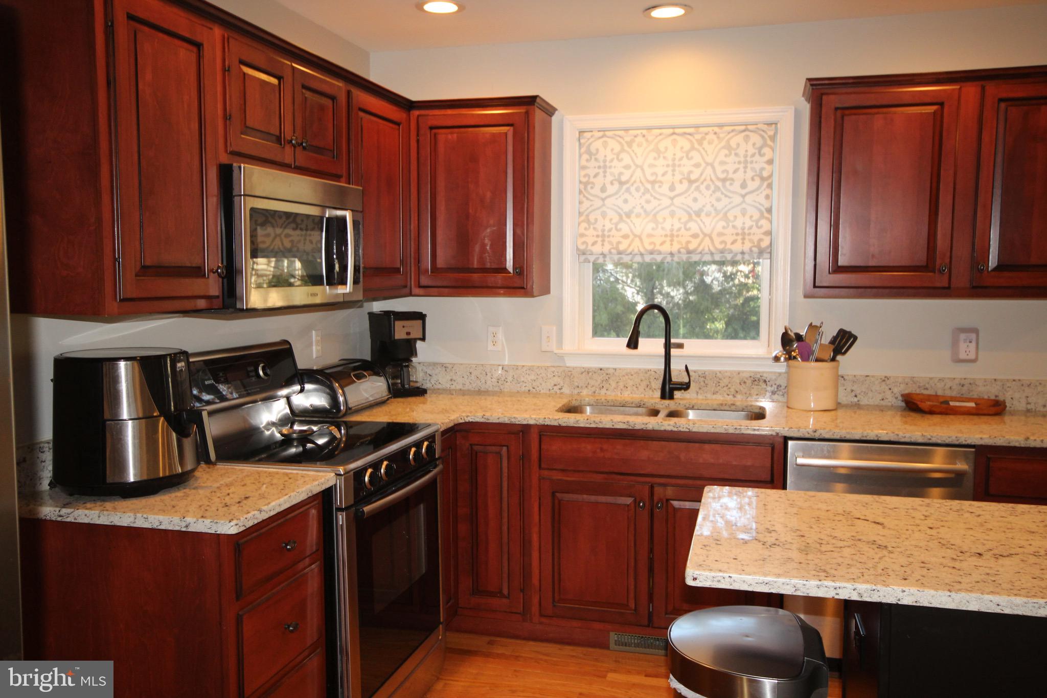 THE OAKS OF N LONDONDERRY - Residential