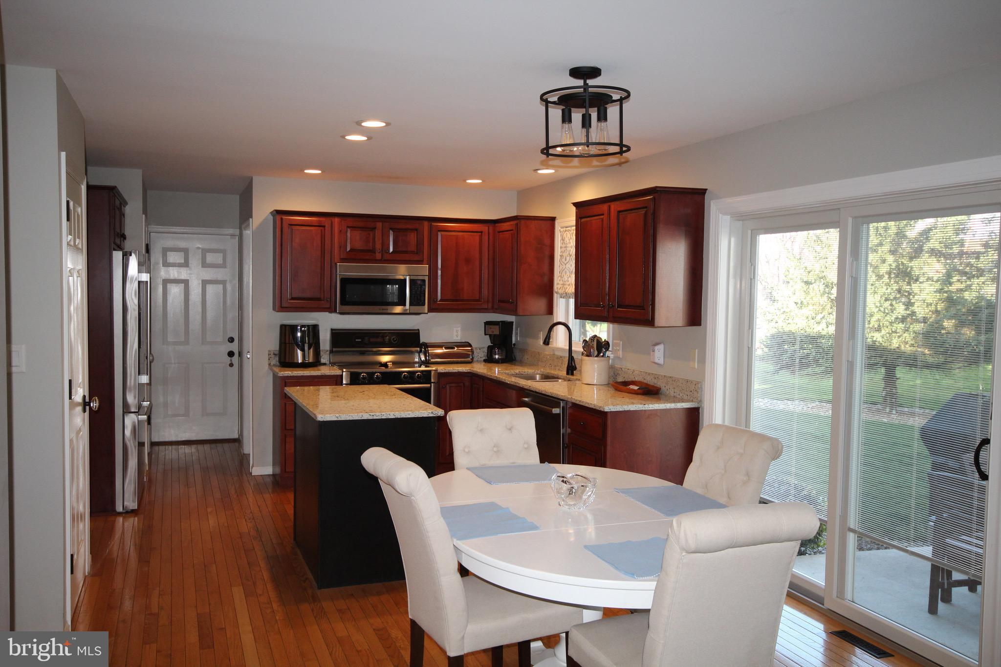 THE OAKS OF N LONDONDERRY - Residential