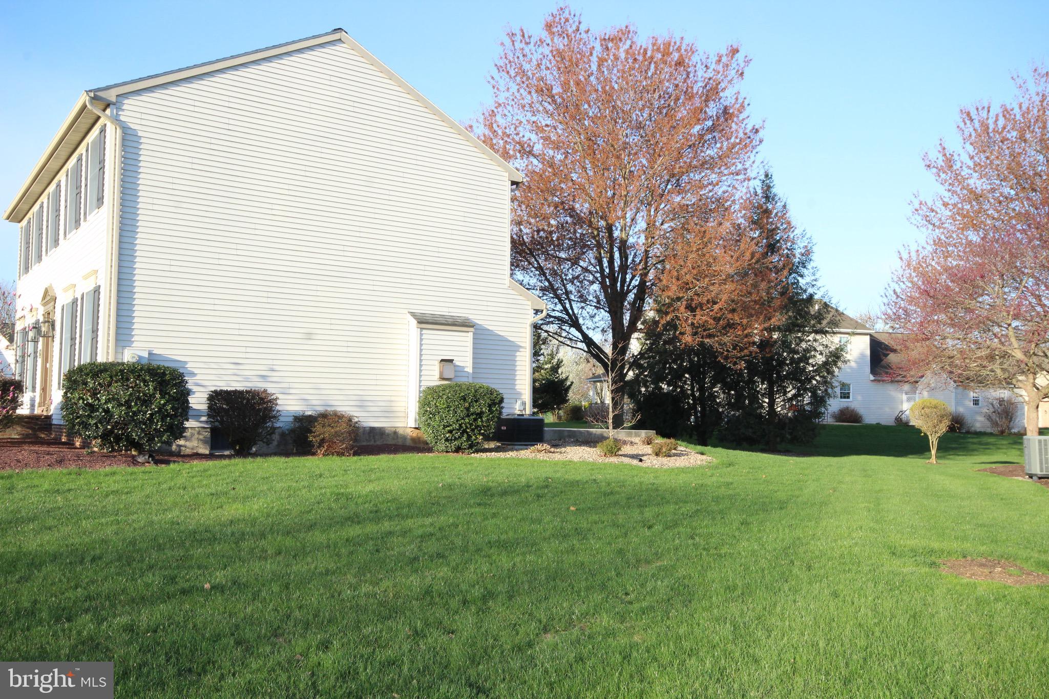 THE OAKS OF N LONDONDERRY - Residential
