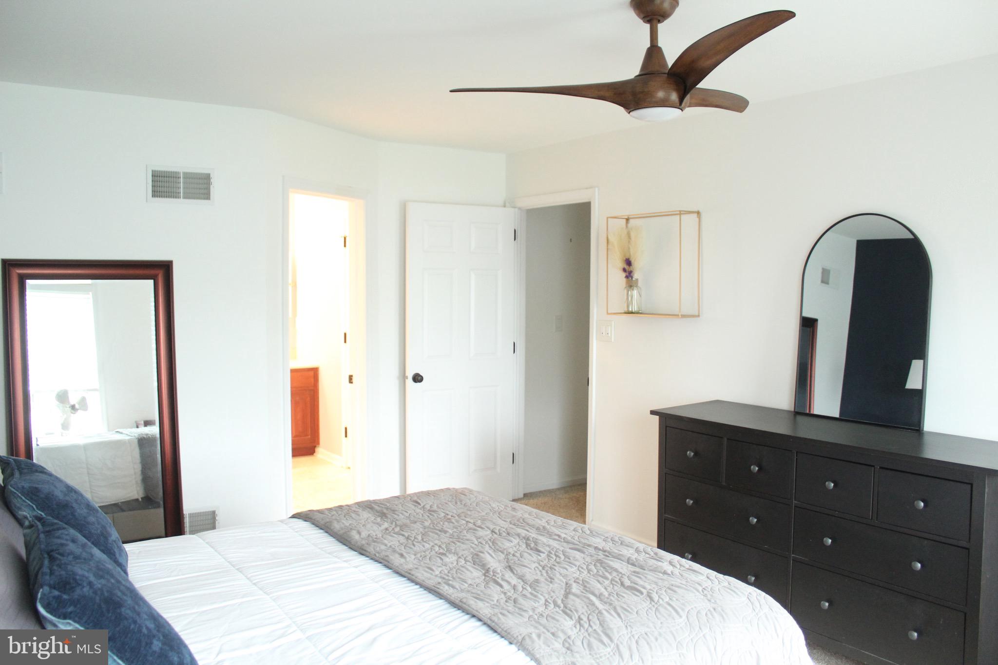 THE OAKS OF N LONDONDERRY - Residential