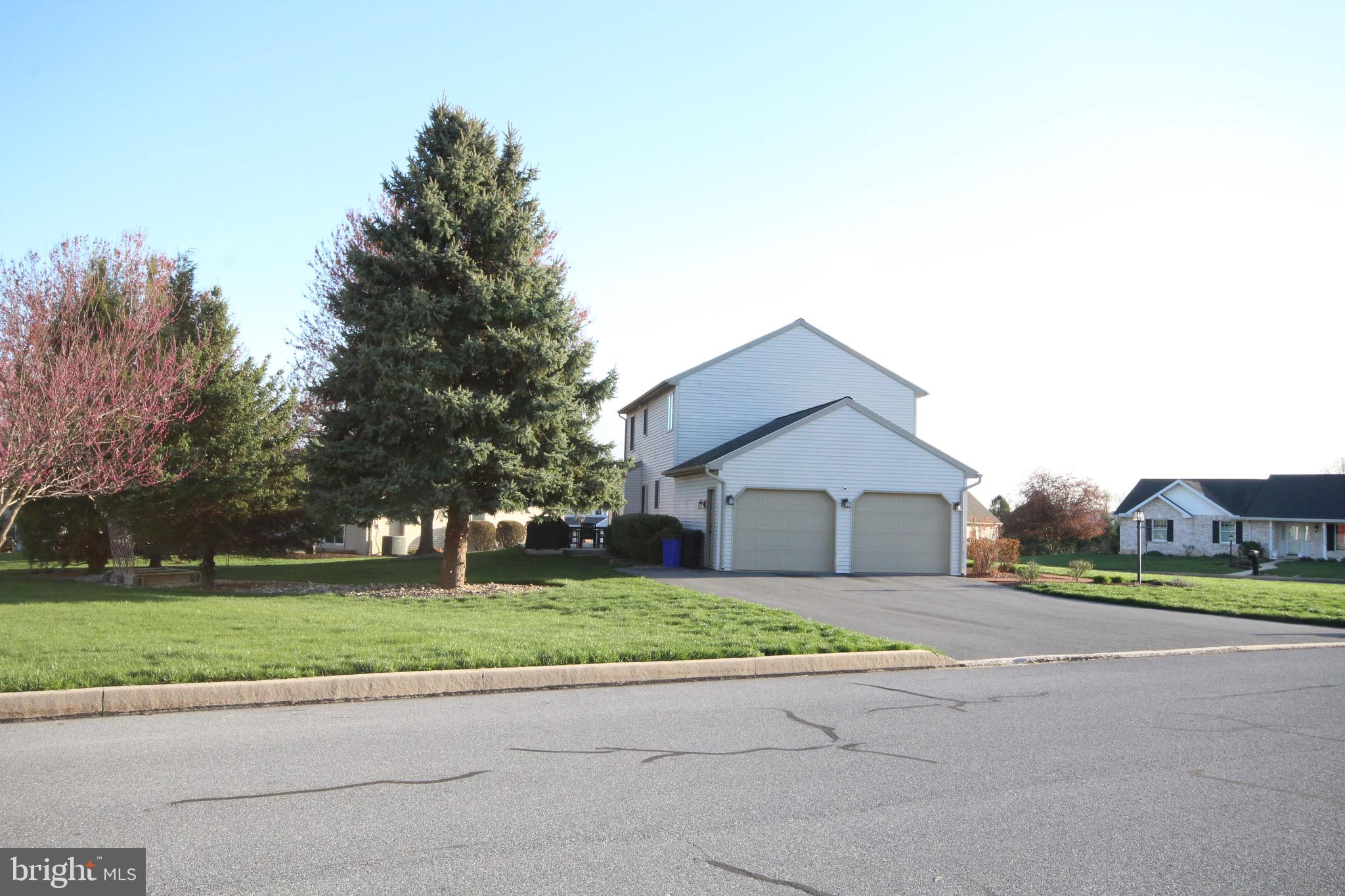 THE OAKS OF N LONDONDERRY - Residential
