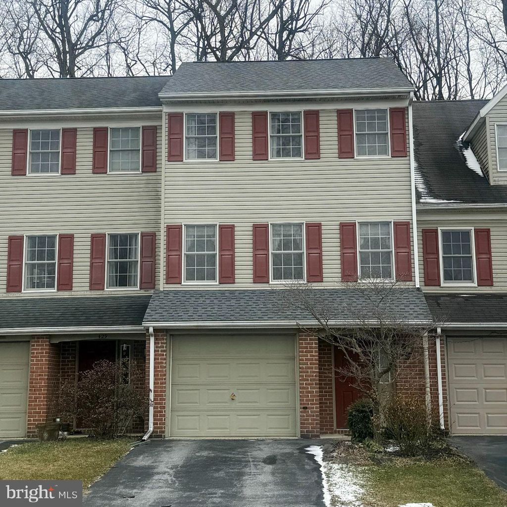 Photo of 427 Crosswinds Drive, LITITZ, PA 17543 (MLS # PALA2081422)