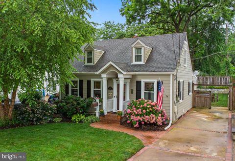 Photo of 2818 Marshall Street, FALLS CHURCH, VA 22042 (MLS # VAFX2292880)