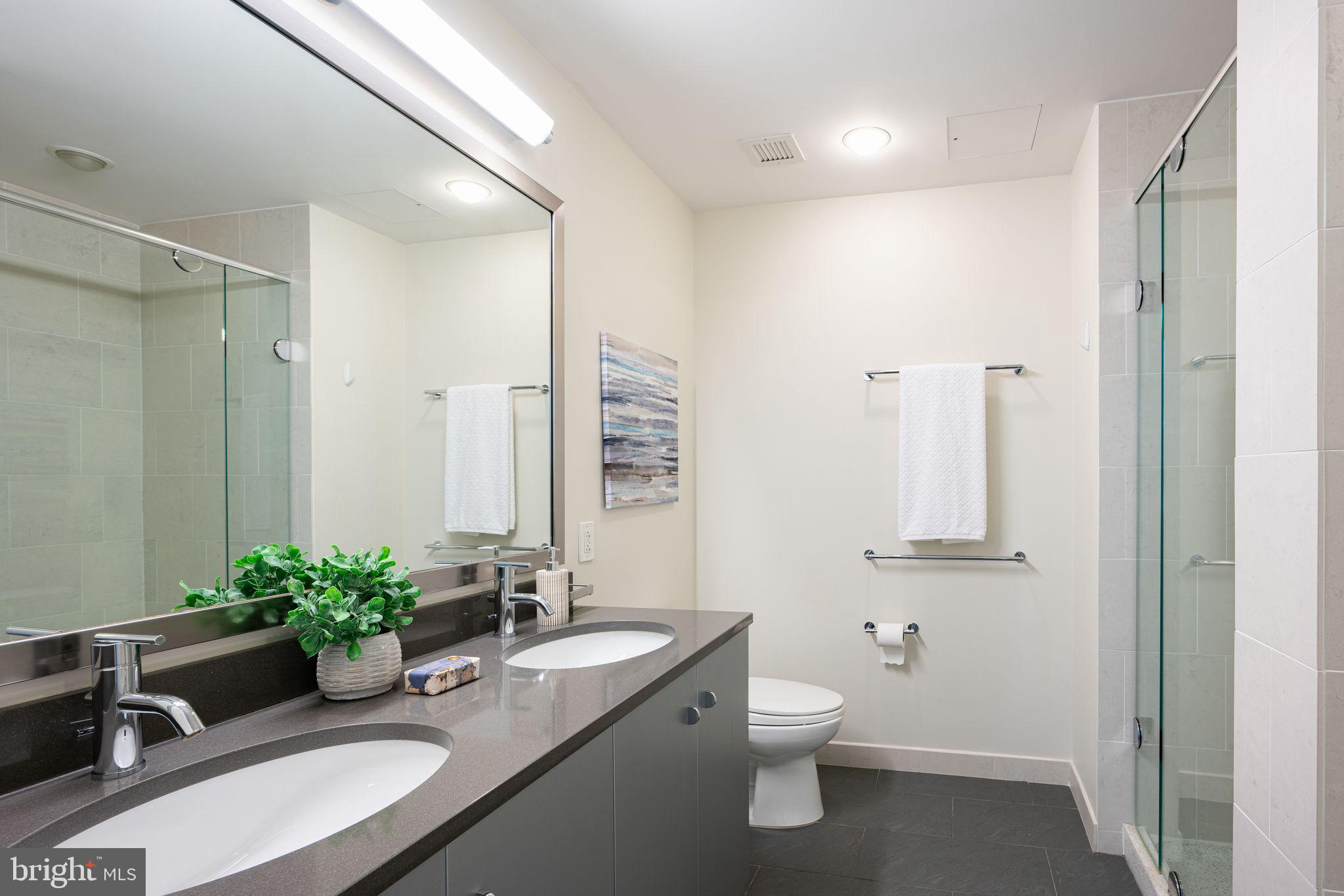 LOGAN SQUARE - Residential