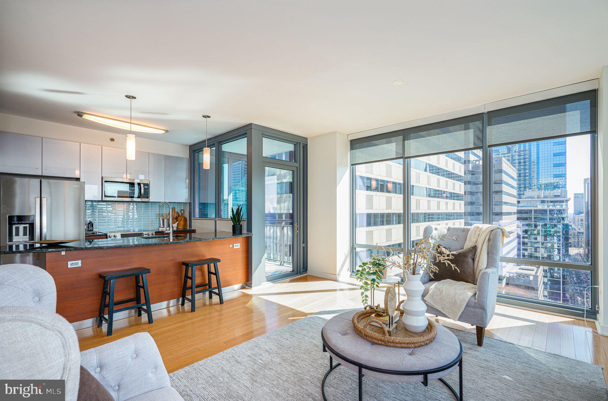 LOGAN SQUARE - Residential