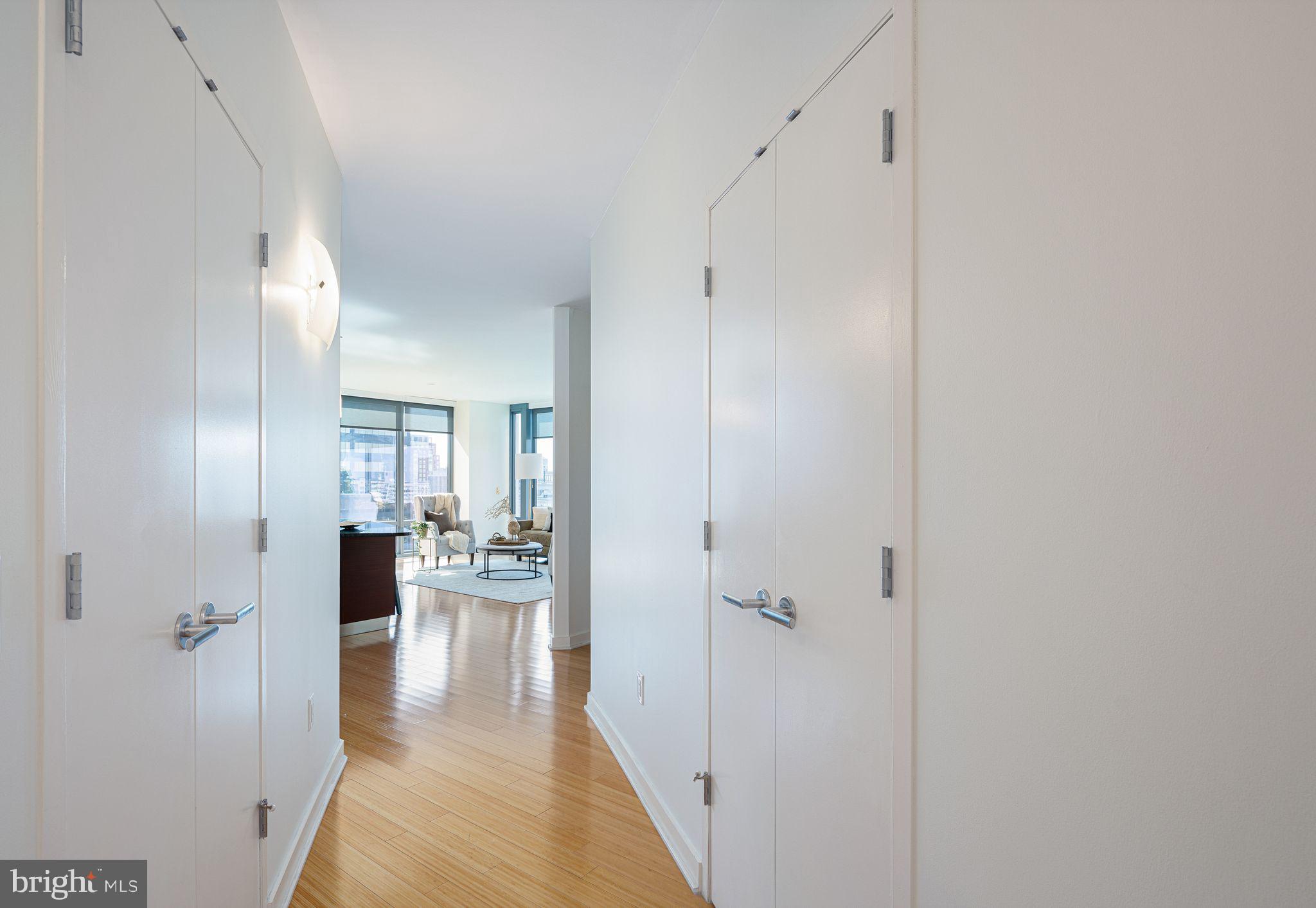 LOGAN SQUARE - Residential