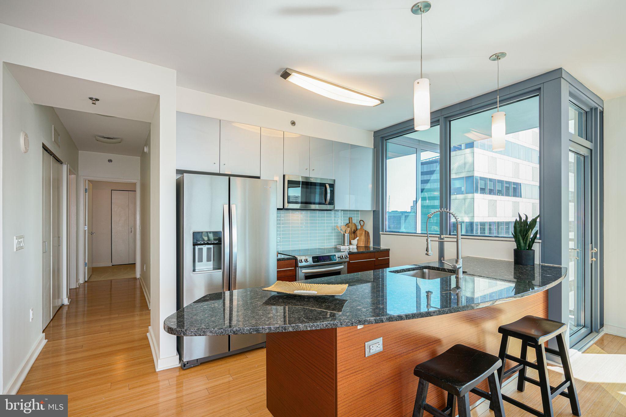 LOGAN SQUARE - Residential