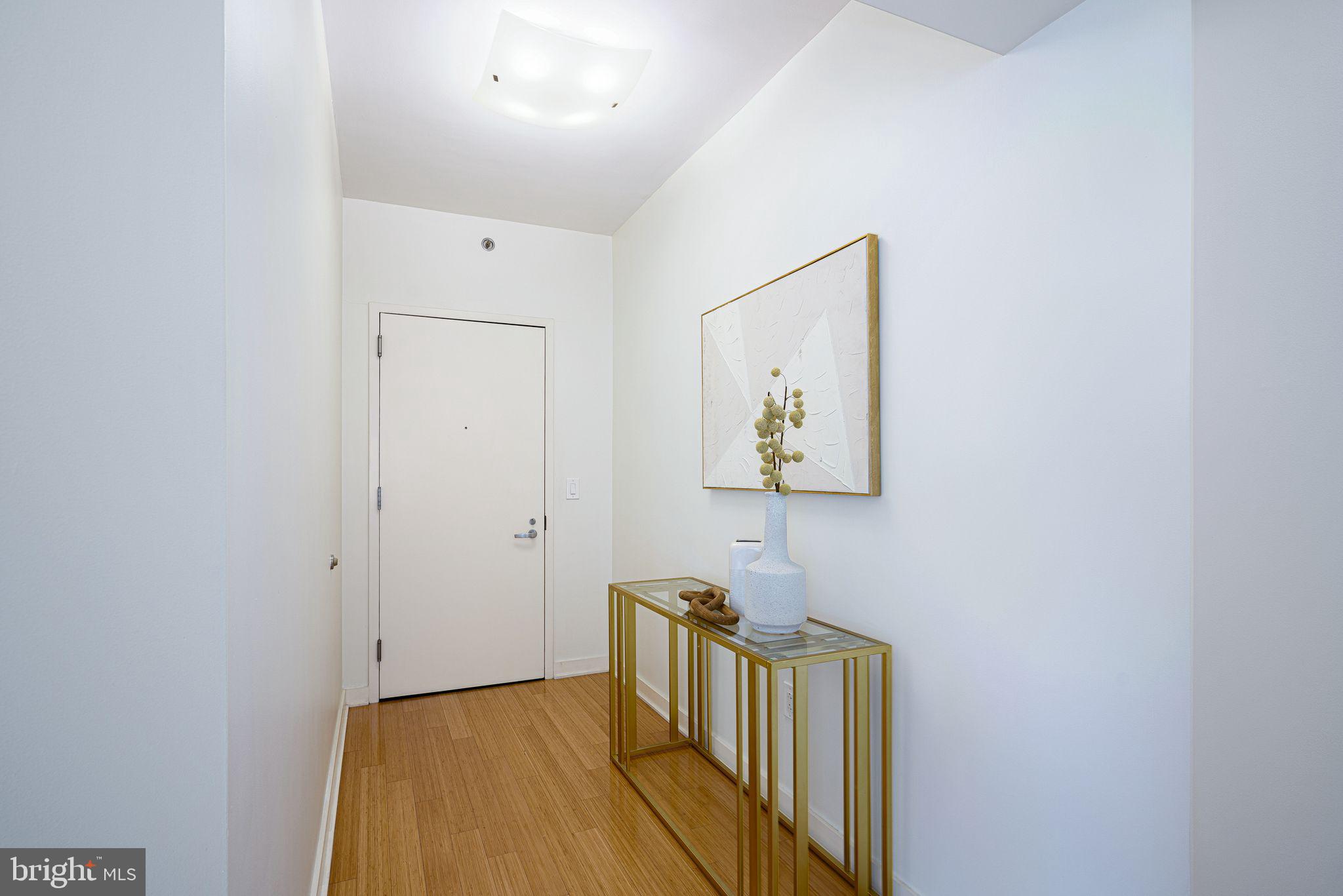 LOGAN SQUARE - Residential