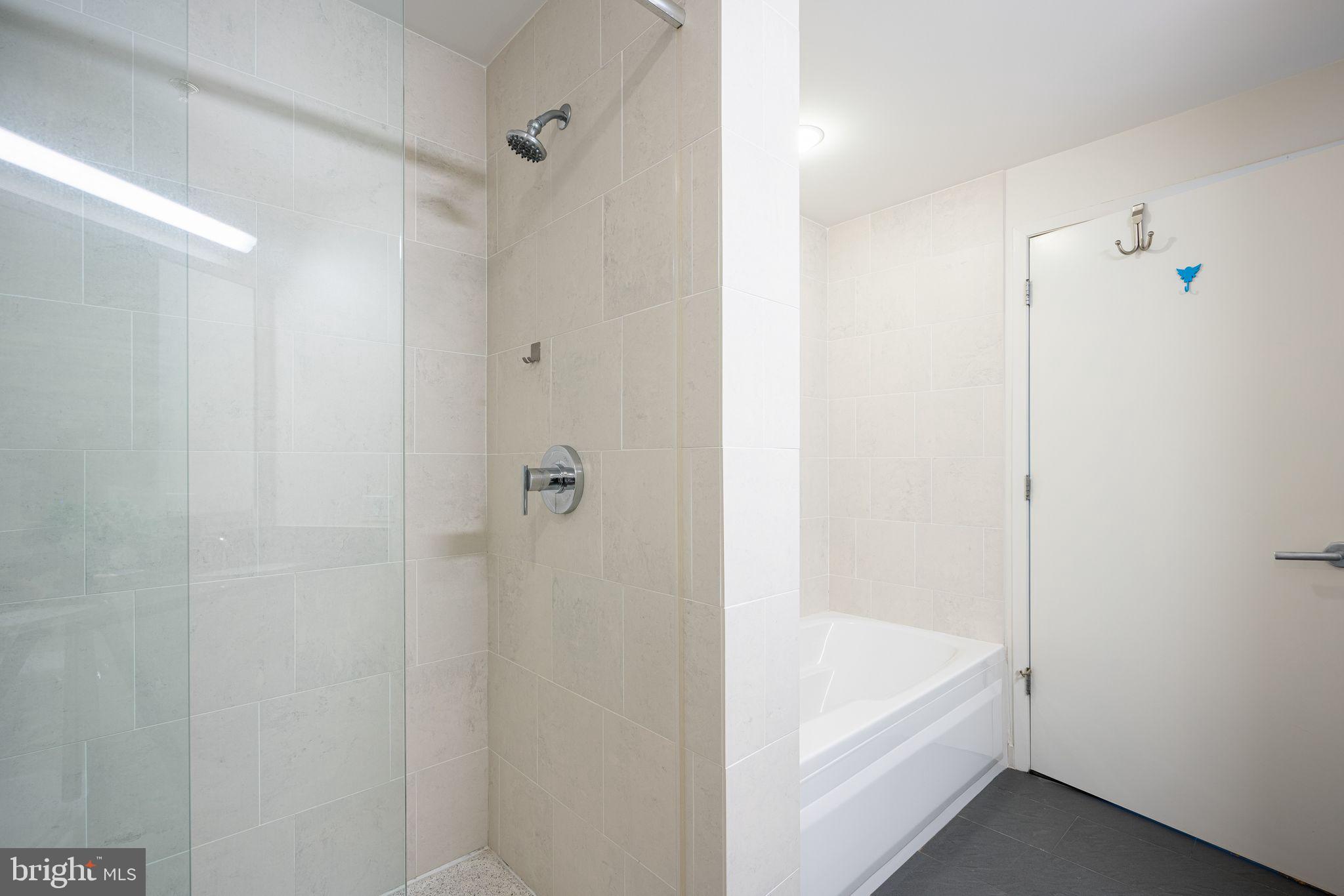 LOGAN SQUARE - Residential