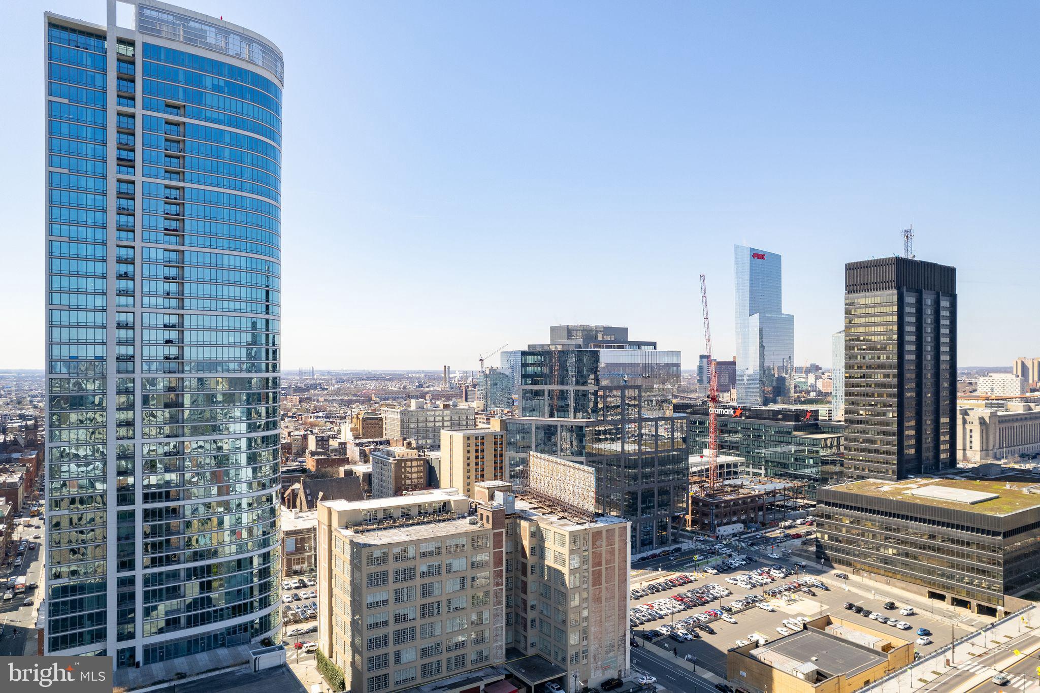 LOGAN SQUARE - Residential