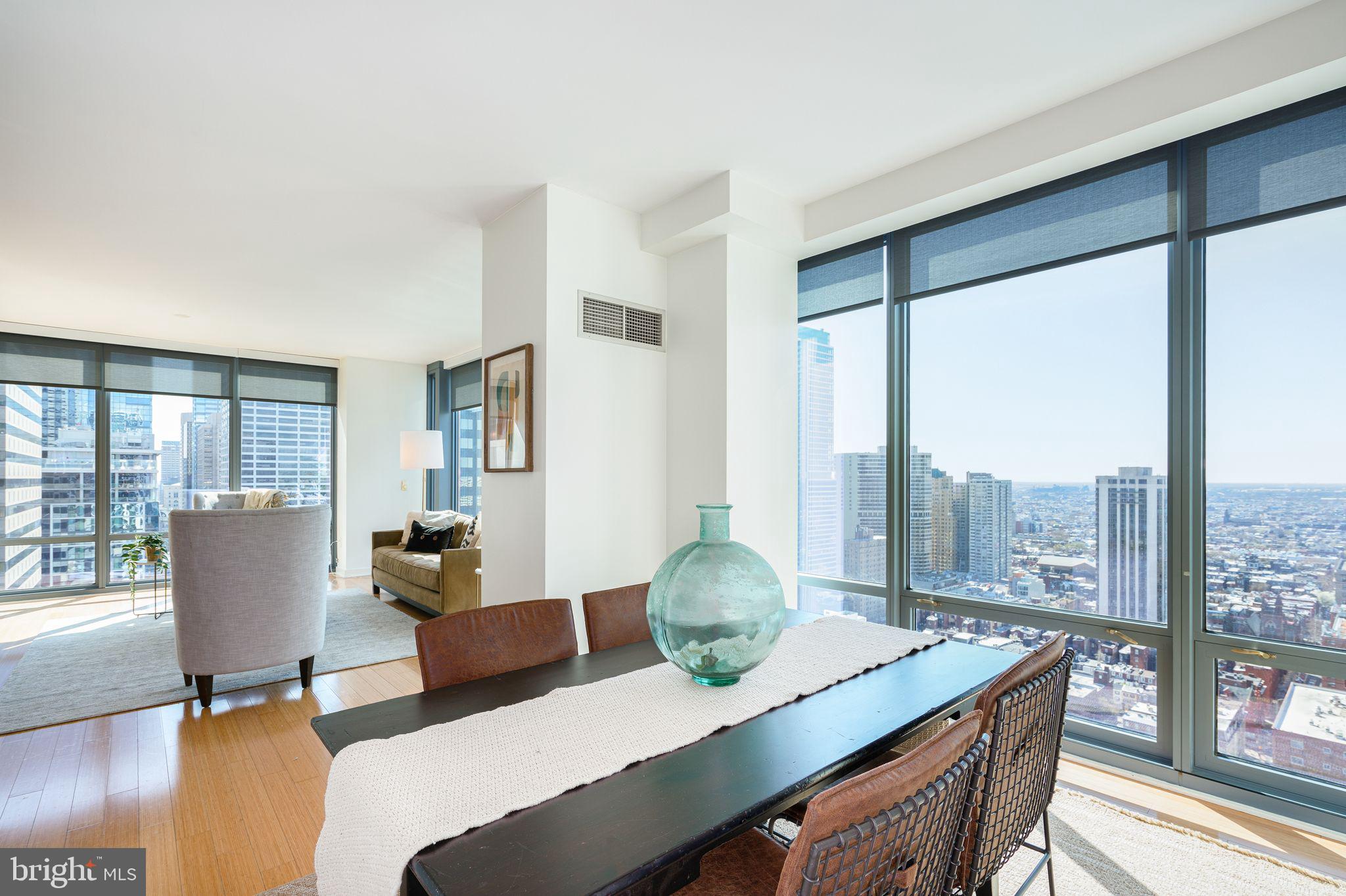 LOGAN SQUARE - Residential