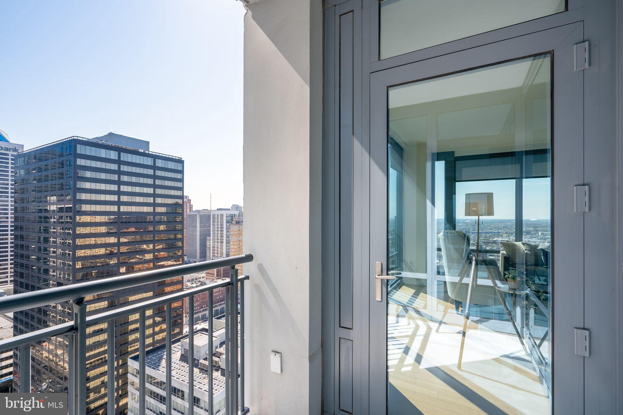 LOGAN SQUARE - Residential