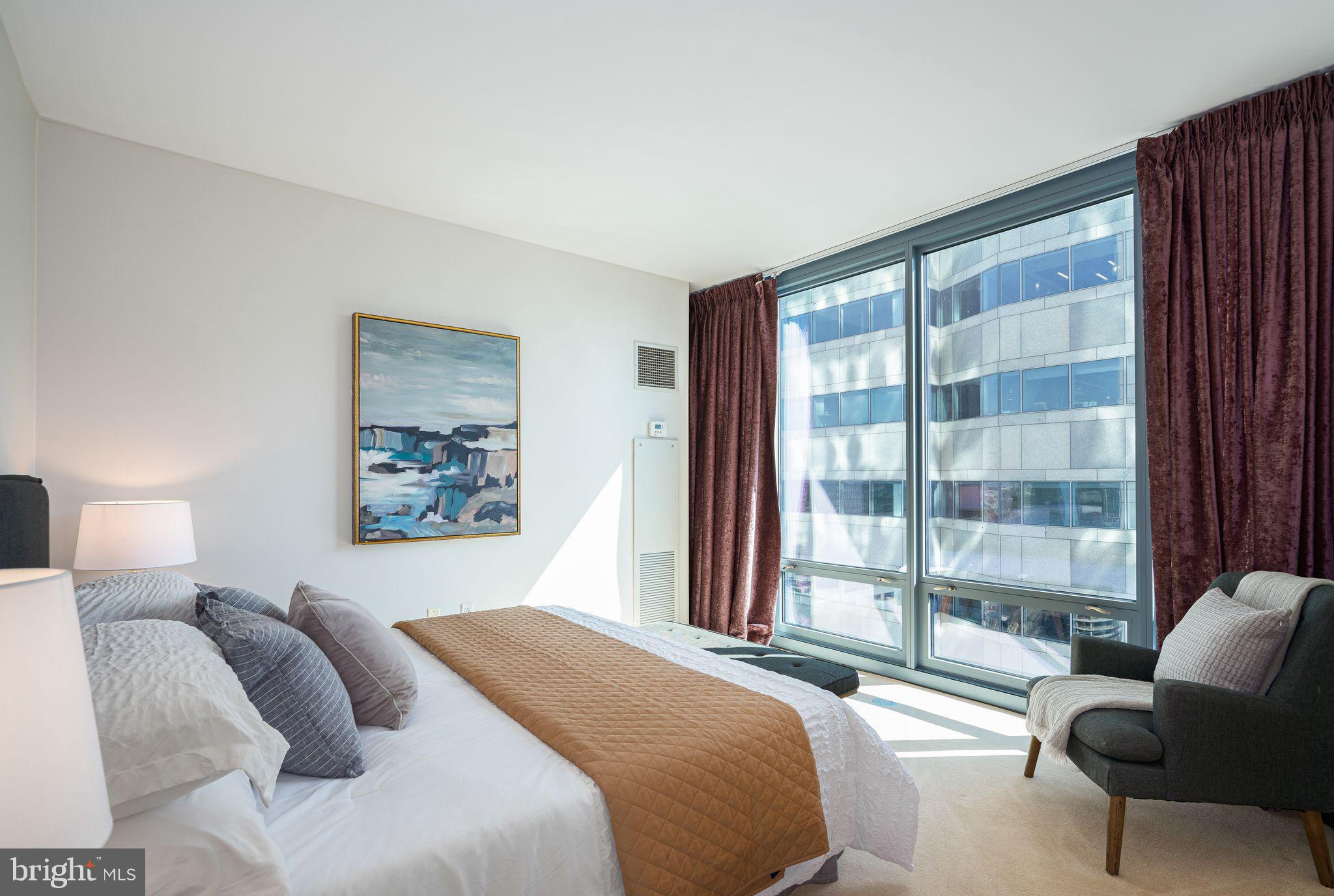 LOGAN SQUARE - Residential