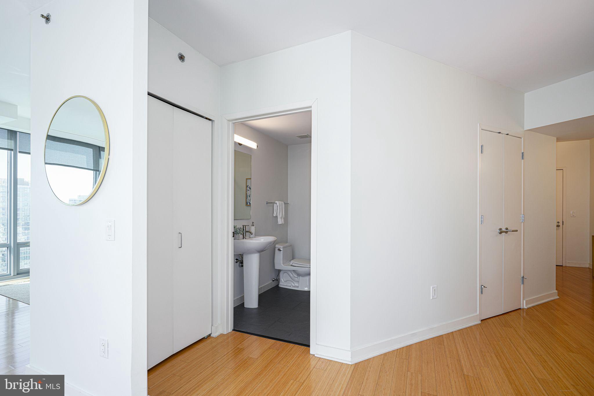 LOGAN SQUARE - Residential