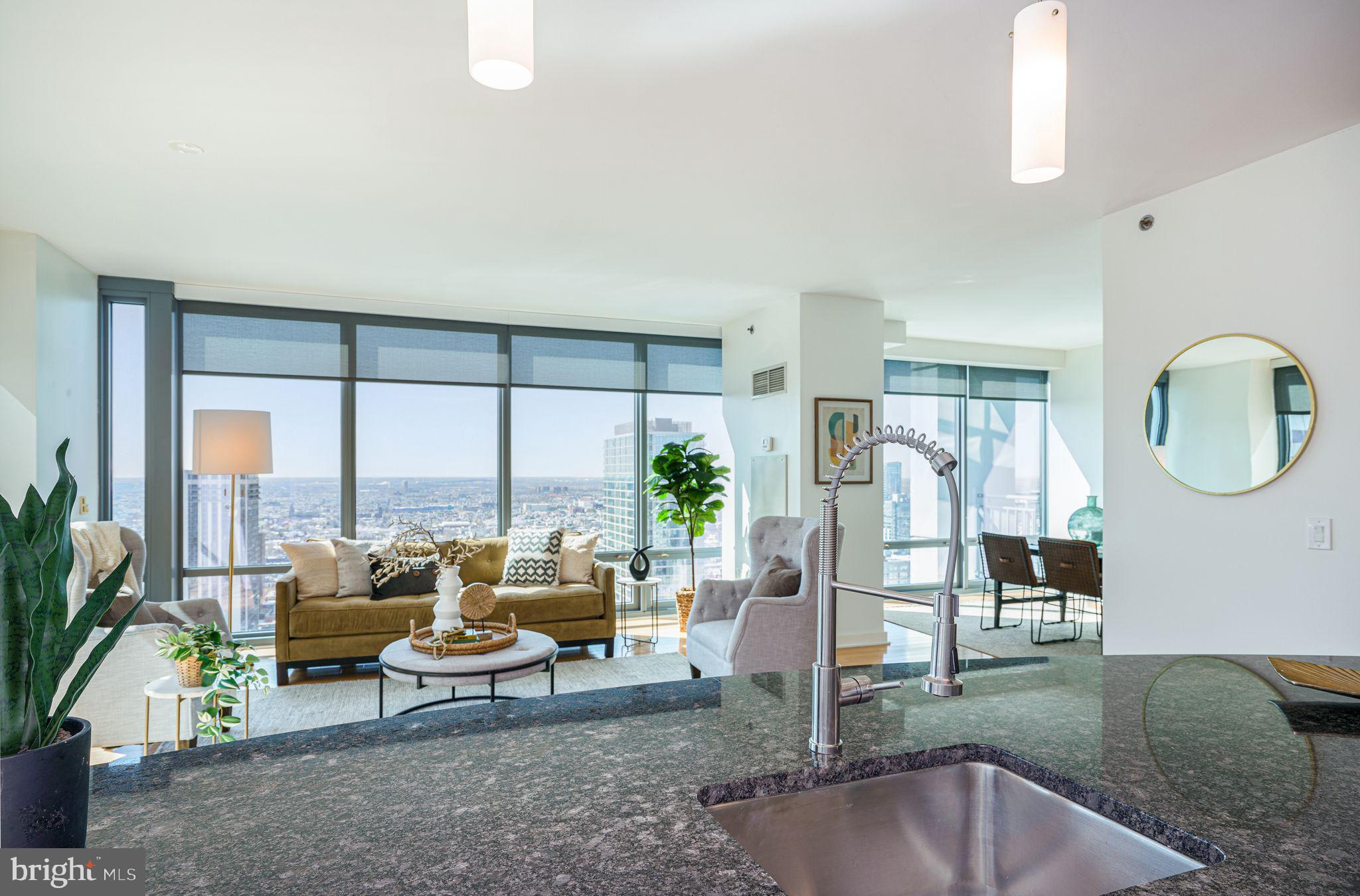 LOGAN SQUARE - Residential