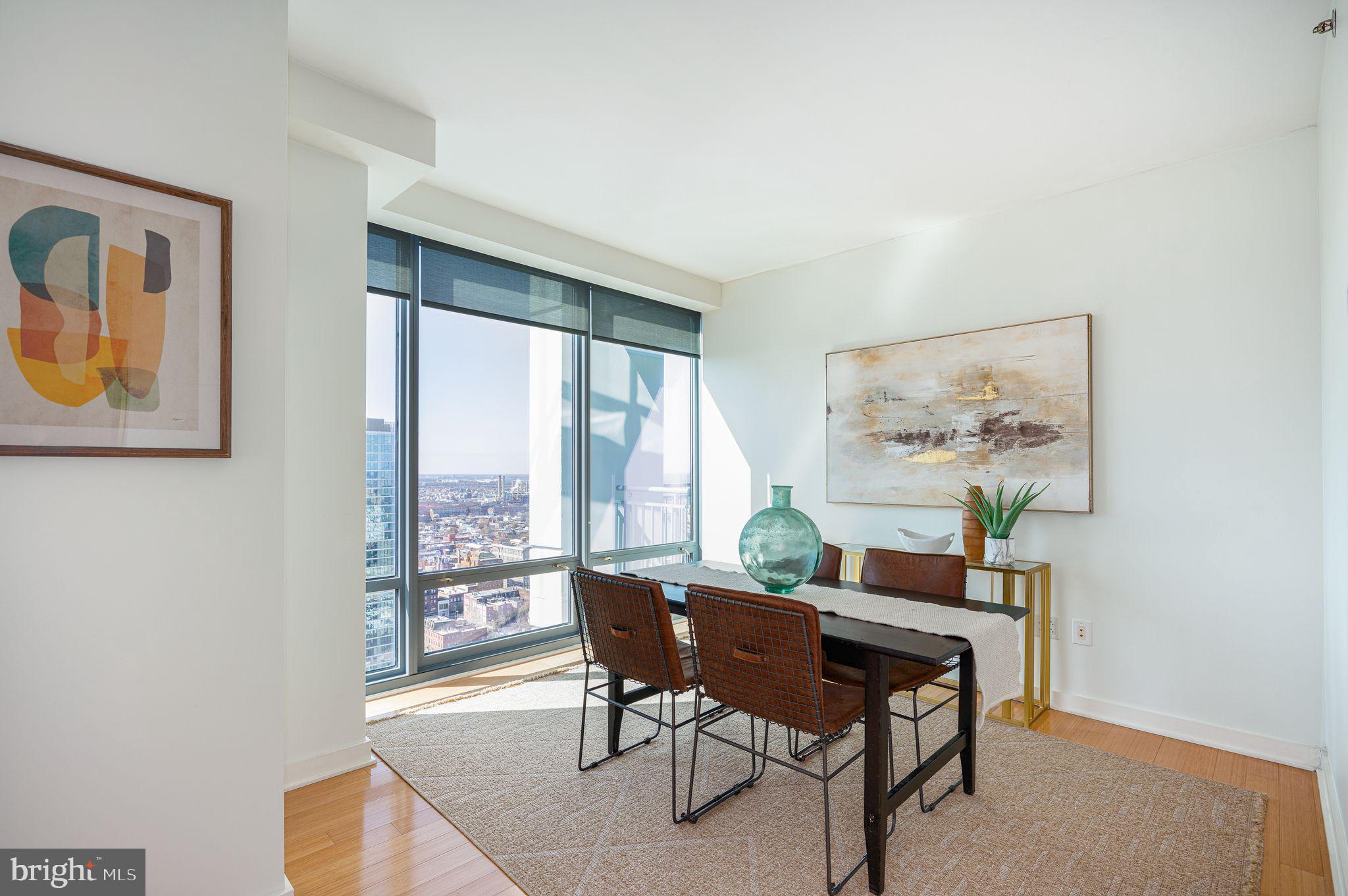 LOGAN SQUARE - Residential