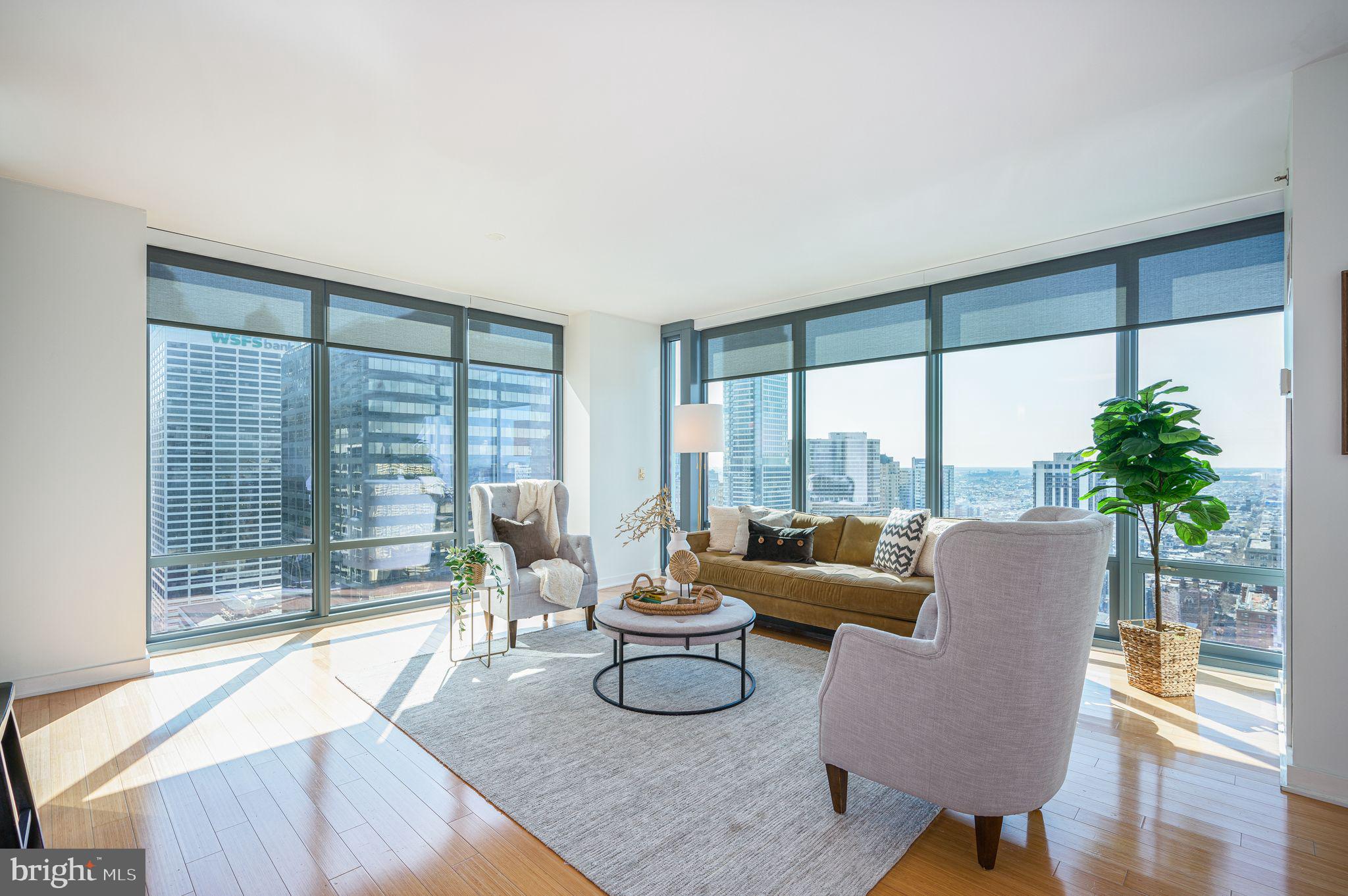 LOGAN SQUARE - Residential