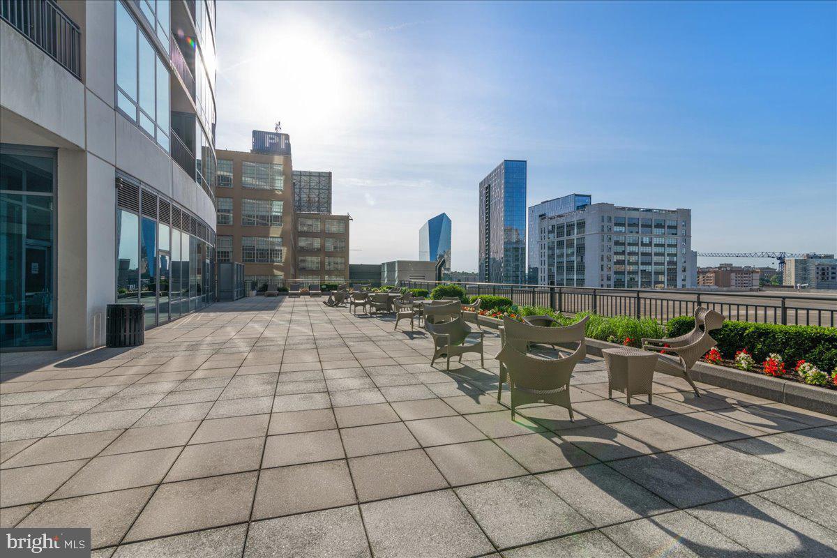 LOGAN SQUARE - Residential